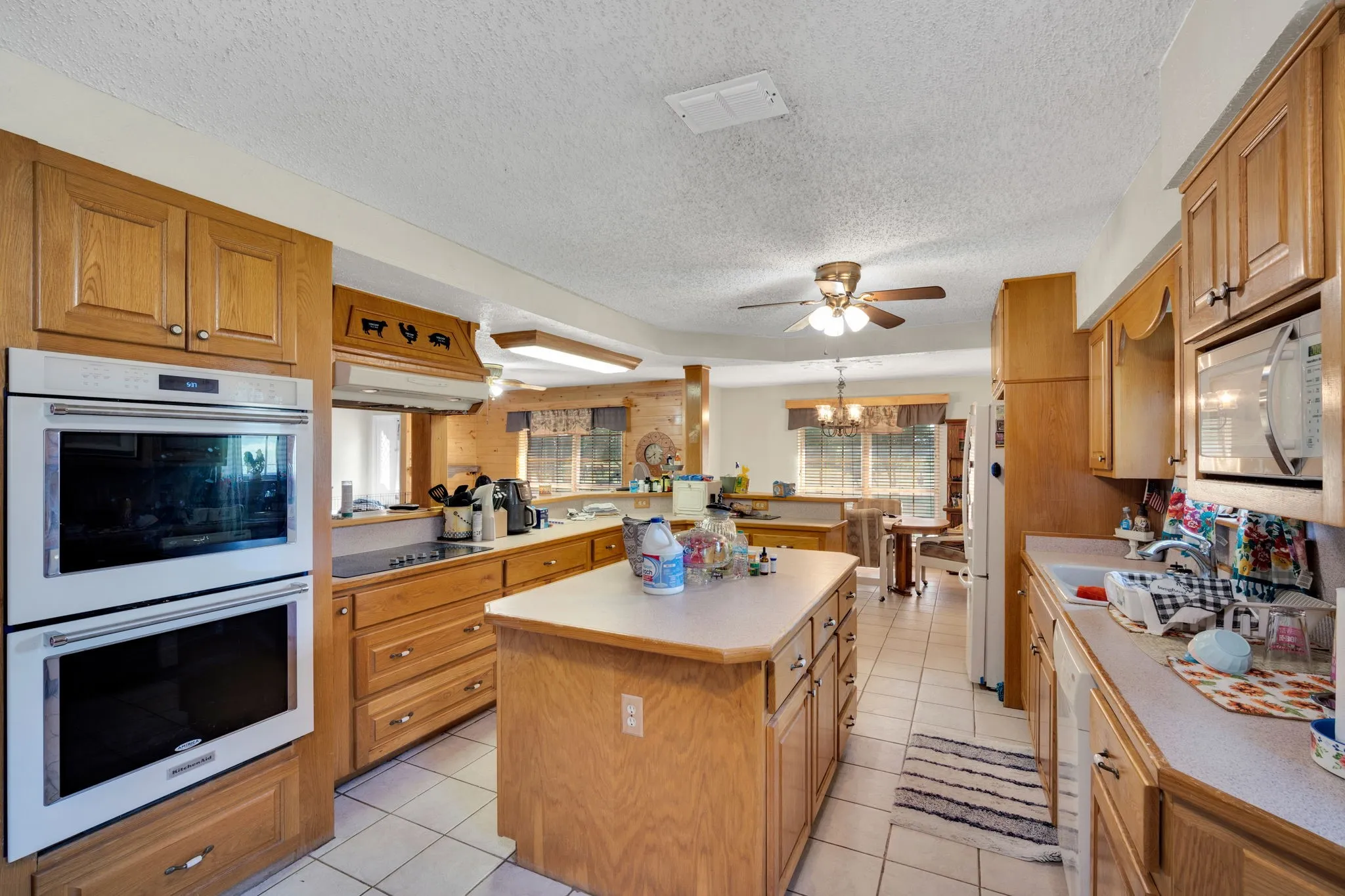 Single Family Residence For Sale in Hill County , 468 Fm 2960, Whitney, Texas 76692, 3 Bedroom, 3 Bathroom, Garage spaces, 3,132 Sqft, built in 1978, mls#21323027, Real Estate Agent in Whitney, Homes For Sale in Hill county, Homes For Sale in Whitney, Realtor in Whitney Texas, Real Estate Brokerage Independent Realty Texas, Luminita Cordes Realtor