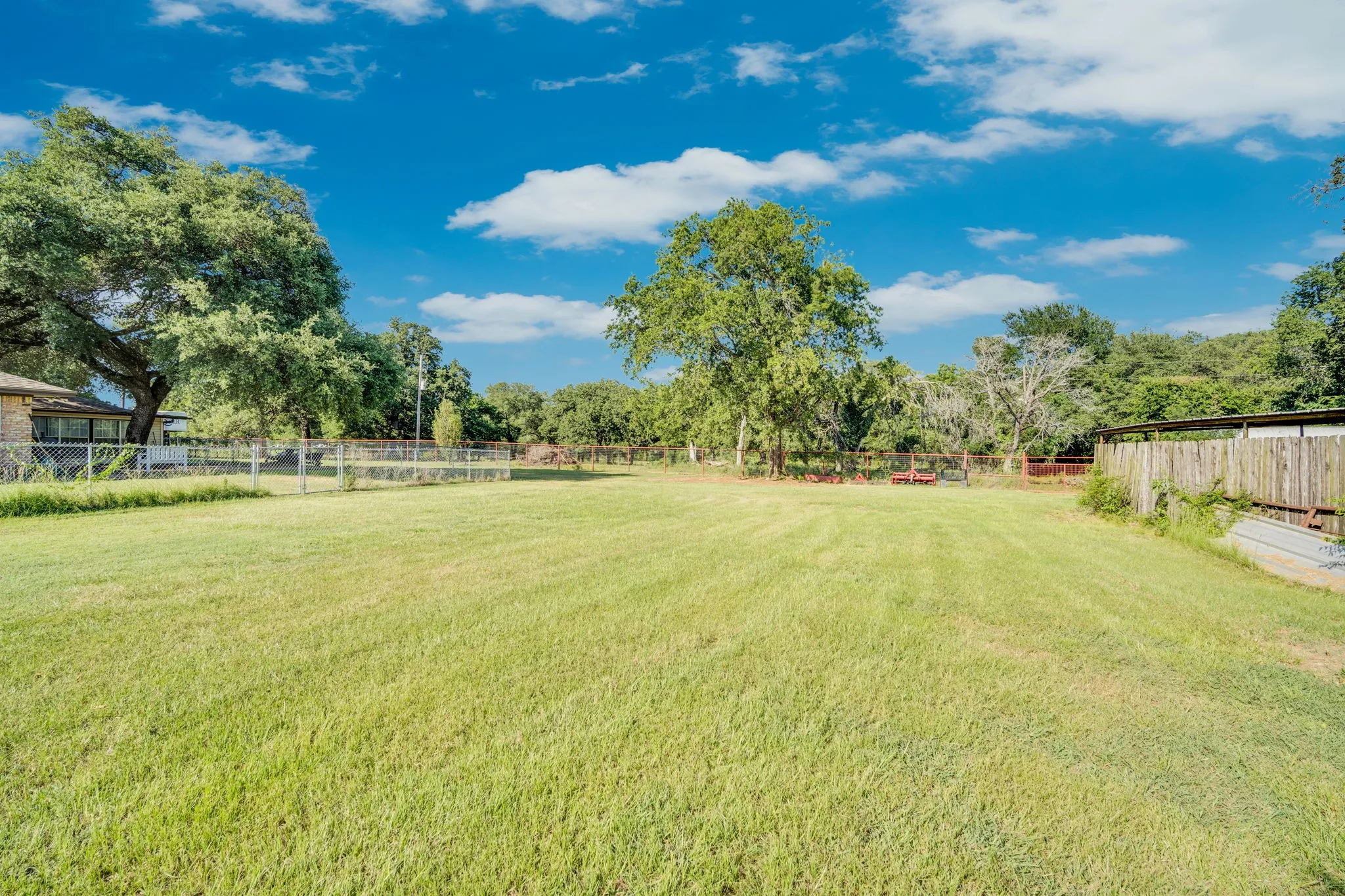 Single Family Residence For Sale in Hill County , 468 Fm 2960, Whitney, Texas 76692, 3 Bedroom, 3 Bathroom, Garage spaces, 3,132 Sqft, built in 1978, mls#21323027, Real Estate Agent in Whitney, Homes For Sale in Hill county, Homes For Sale in Whitney, Realtor in Whitney Texas, Real Estate Brokerage Independent Realty Texas, Luminita Cordes Realtor