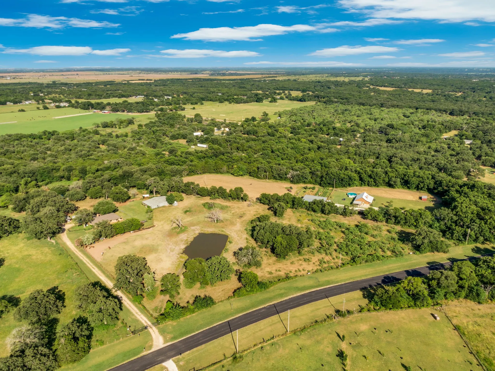 Single Family Residence For Sale in Hill County , 468 Fm 2960, Whitney, Texas 76692, 3 Bedroom, 3 Bathroom, Garage spaces, 3,132 Sqft, built in 1978, mls#21323027, Real Estate Agent in Whitney, Homes For Sale in Hill county, Homes For Sale in Whitney, Realtor in Whitney Texas, Real Estate Brokerage Independent Realty Texas, Luminita Cordes Realtor