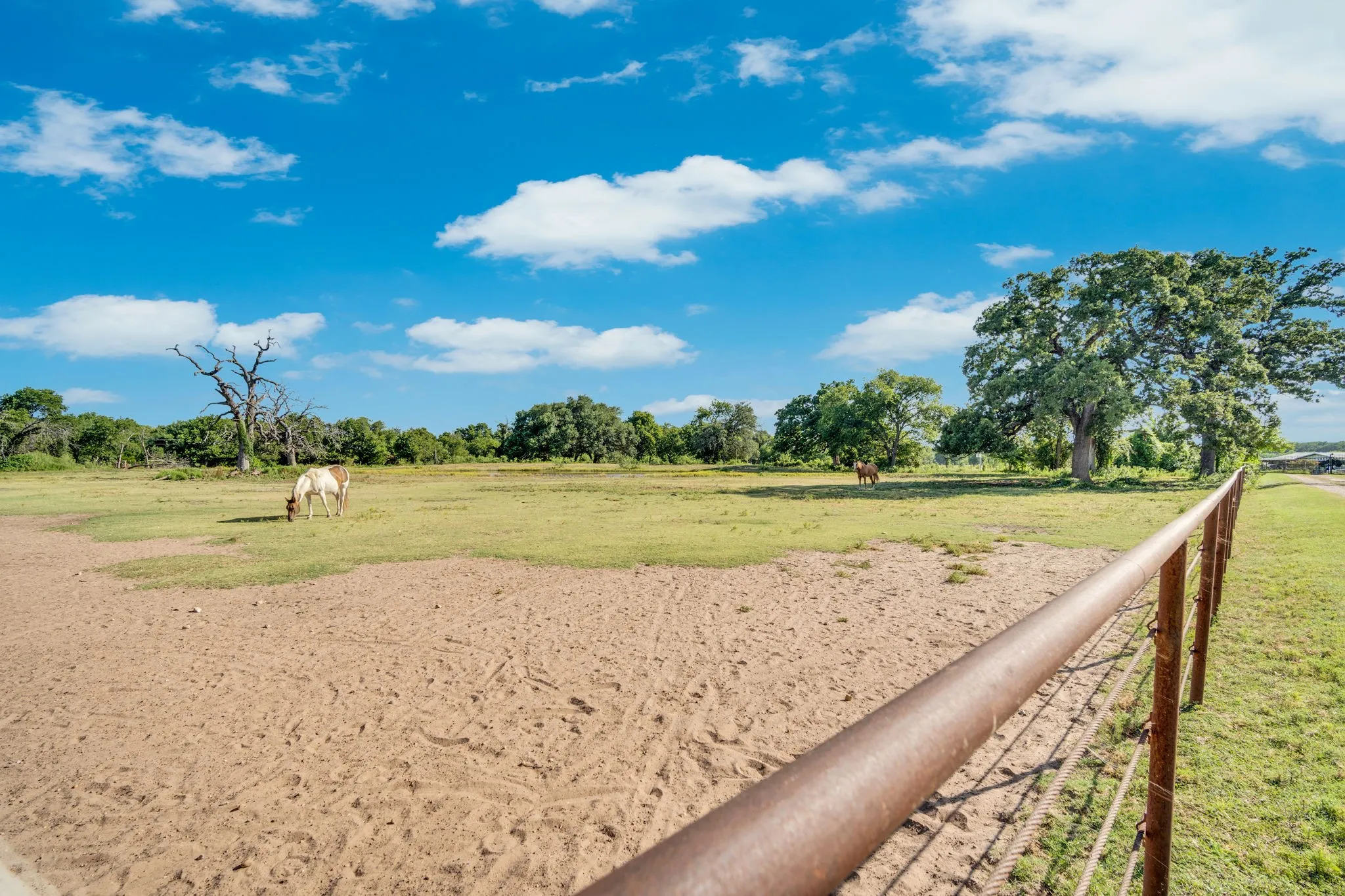 Single Family Residence For Sale in Hill County , 468 Fm 2960, Whitney, Texas 76692, 3 Bedroom, 3 Bathroom, Garage spaces, 3,132 Sqft, built in 1978, mls#21323027, Real Estate Agent in Whitney, Homes For Sale in Hill county, Homes For Sale in Whitney, Realtor in Whitney Texas, Real Estate Brokerage Independent Realty Texas, Luminita Cordes Realtor