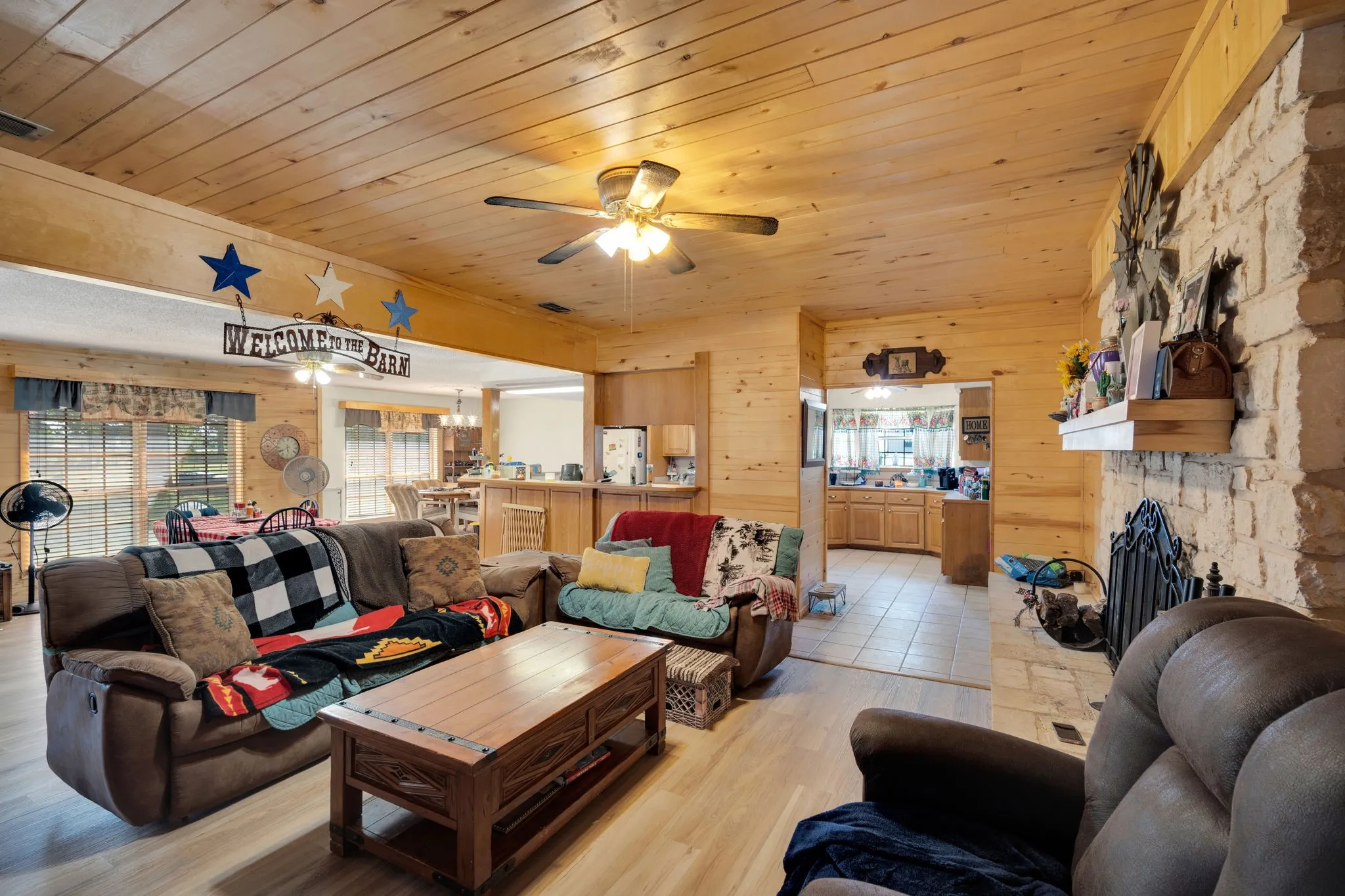 Single Family Residence For Sale in Hill County , 468 Fm 2960, Whitney, Texas 76692, 3 Bedroom, 3 Bathroom, Garage spaces, 3,132 Sqft, built in 1978, mls#21323027, Real Estate Agent in Whitney, Homes For Sale in Hill county, Homes For Sale in Whitney, Realtor in Whitney Texas, Real Estate Brokerage Independent Realty Texas, Luminita Cordes Realtor