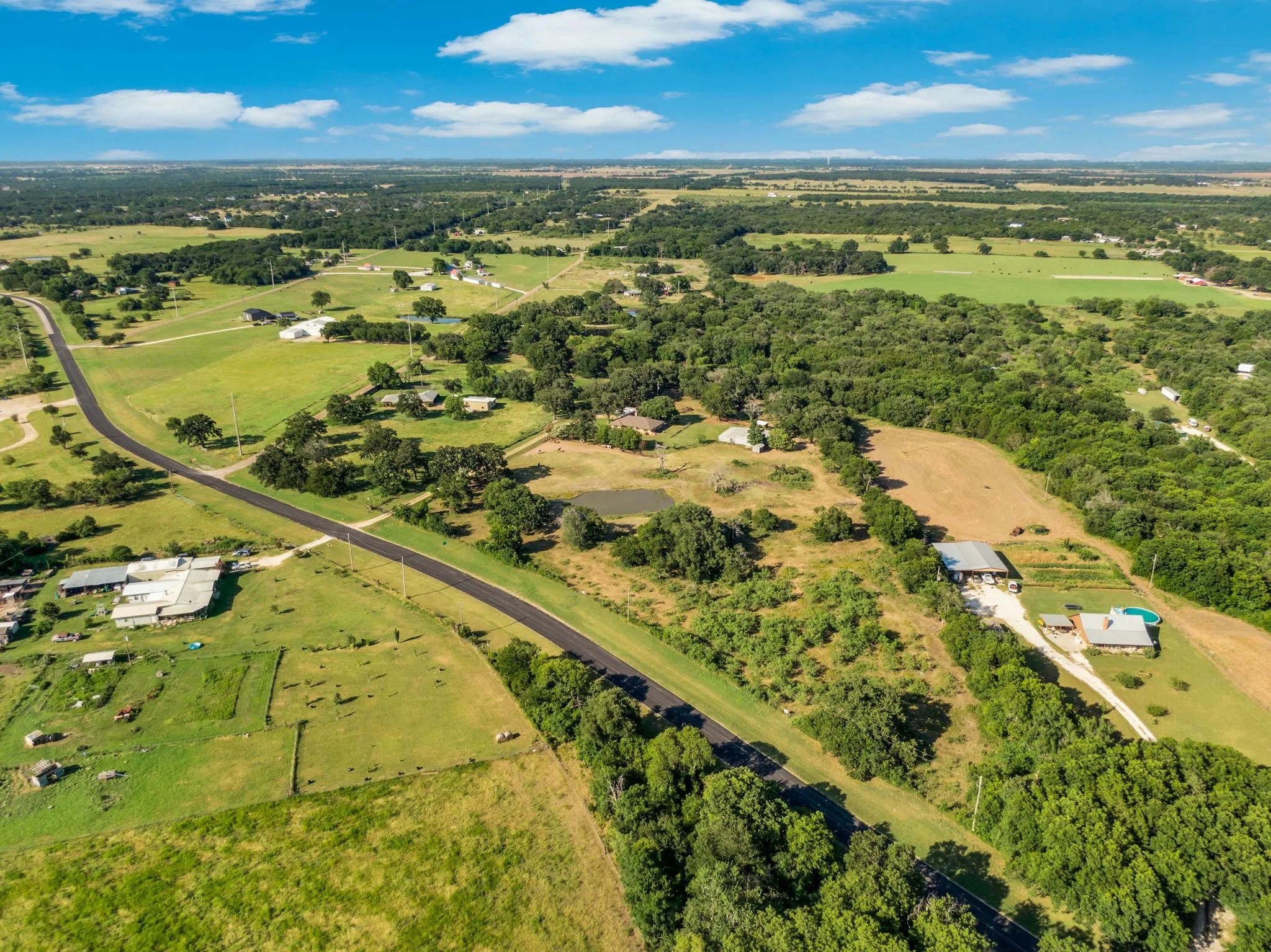 Single Family Residence For Sale in Hill County , 468 Fm 2960, Whitney, Texas 76692, 3 Bedroom, 3 Bathroom, Garage spaces, 3,132 Sqft, built in 1978, mls#21323027, Real Estate Agent in Whitney, Homes For Sale in Hill county, Homes For Sale in Whitney, Realtor in Whitney Texas, Real Estate Brokerage Independent Realty Texas, Luminita Cordes Realtor