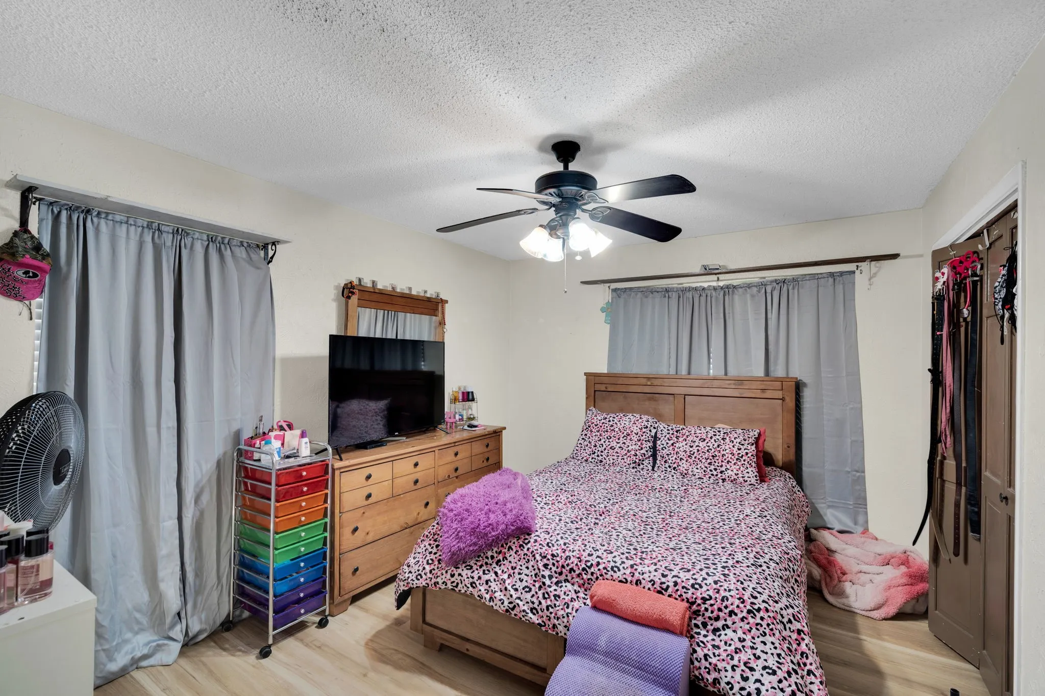 Single Family Residence For Sale in Hill County , 468 Fm 2960, Whitney, Texas 76692, 3 Bedroom, 3 Bathroom, Garage spaces, 3,132 Sqft, built in 1978, mls#21323027, Real Estate Agent in Whitney, Homes For Sale in Hill county, Homes For Sale in Whitney, Realtor in Whitney Texas, Real Estate Brokerage Independent Realty Texas, Luminita Cordes Realtor