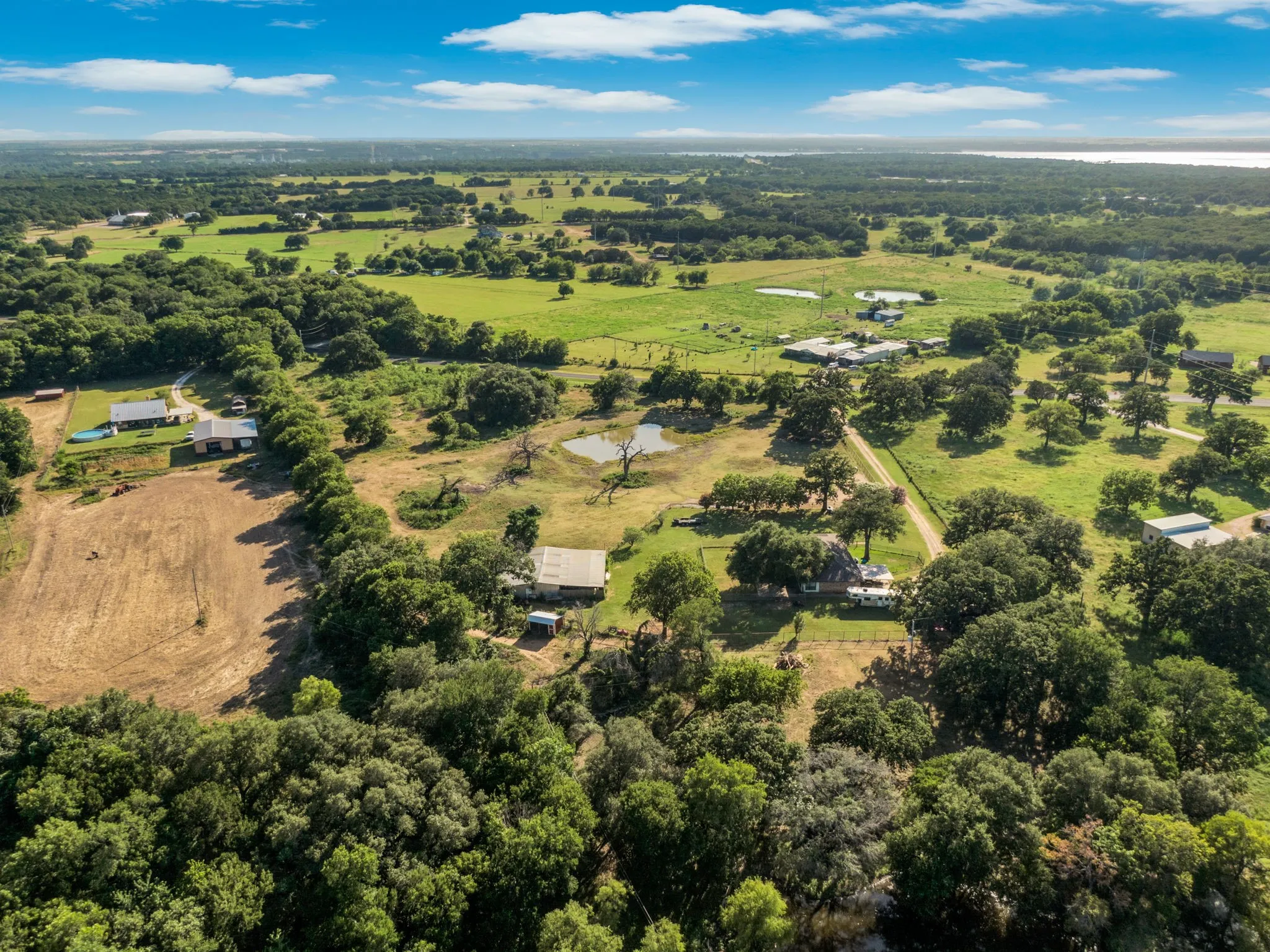 Single Family Residence For Sale in Hill County , 468 Fm 2960, Whitney, Texas 76692, 3 Bedroom, 3 Bathroom, Garage spaces, 3,132 Sqft, built in 1978, mls#21323027, Real Estate Agent in Whitney, Homes For Sale in Hill county, Homes For Sale in Whitney, Realtor in Whitney Texas, Real Estate Brokerage Independent Realty Texas, Luminita Cordes Realtor