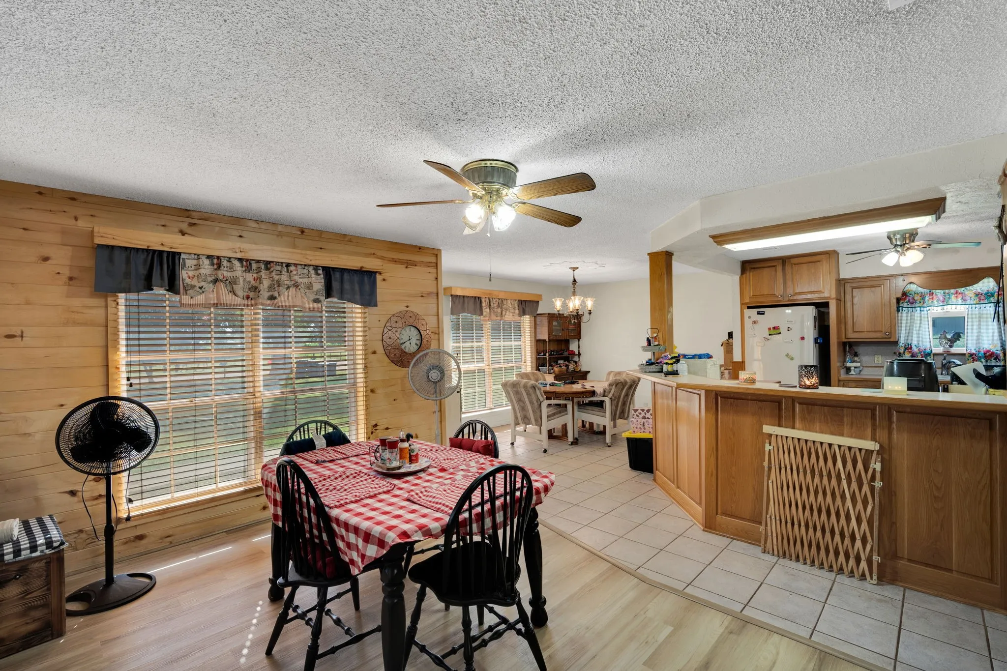 Single Family Residence For Sale in Hill County , 468 Fm 2960, Whitney, Texas 76692, 3 Bedroom, 3 Bathroom, Garage spaces, 3,132 Sqft, built in 1978, mls#21323027, Real Estate Agent in Whitney, Homes For Sale in Hill county, Homes For Sale in Whitney, Realtor in Whitney Texas, Real Estate Brokerage Independent Realty Texas, Luminita Cordes Realtor
