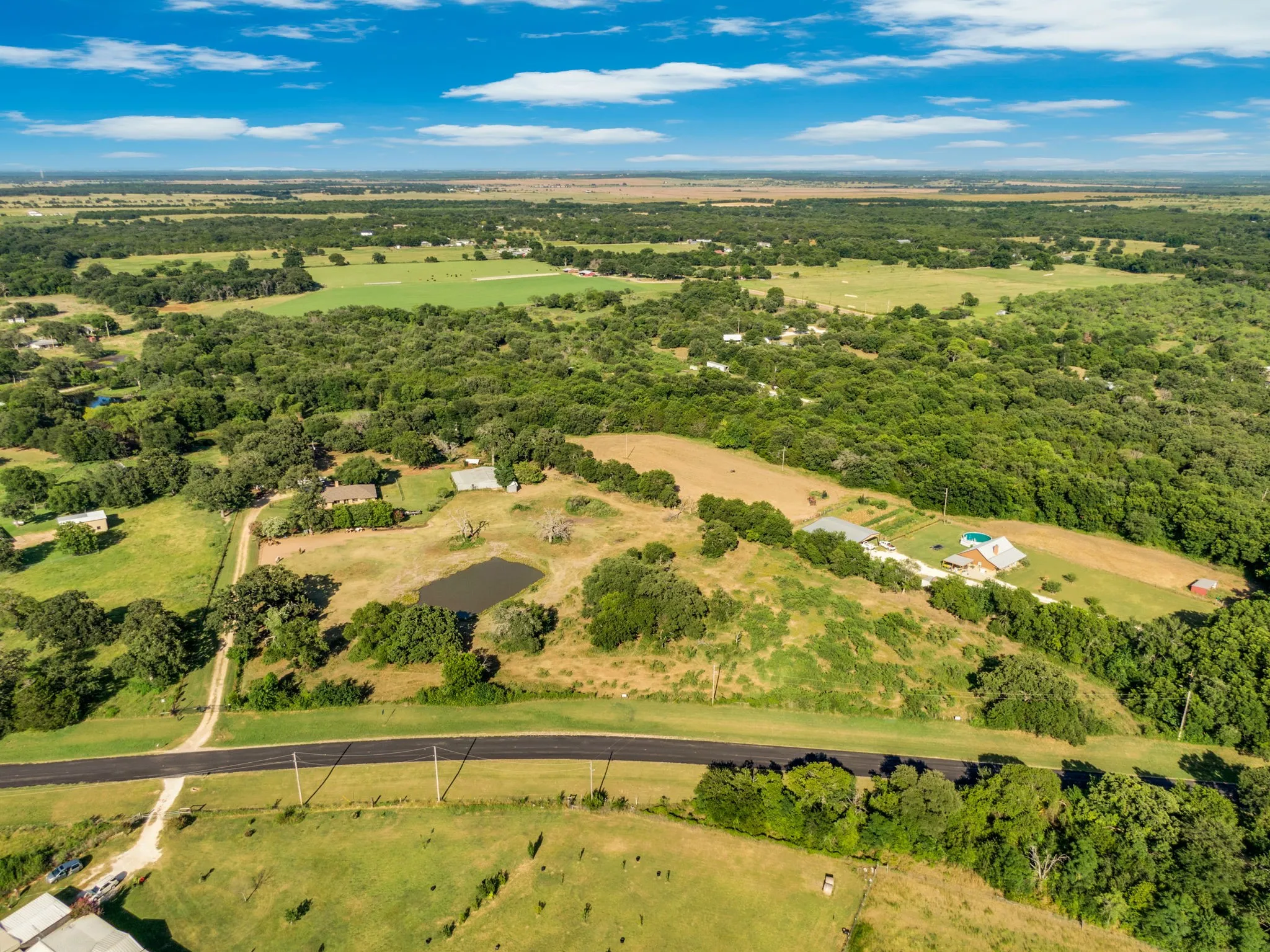 Single Family Residence For Sale in Hill County , 468 Fm 2960, Whitney, Texas 76692, 3 Bedroom, 3 Bathroom, Garage spaces, 3,132 Sqft, built in 1978, mls#21323027, Real Estate Agent in Whitney, Homes For Sale in Hill county, Homes For Sale in Whitney, Realtor in Whitney Texas, Real Estate Brokerage Independent Realty Texas, Luminita Cordes Realtor