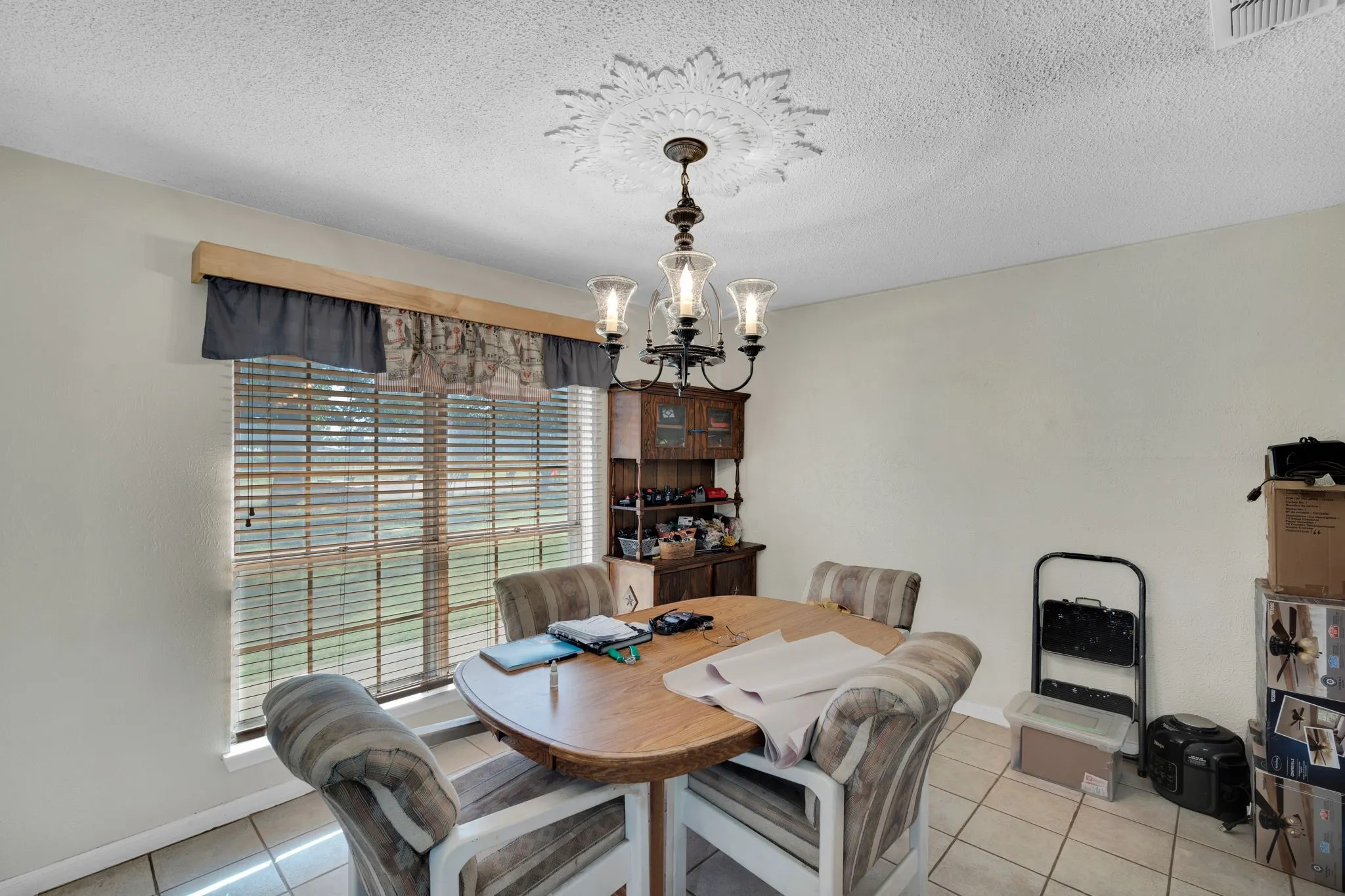 Single Family Residence For Sale in Hill County , 468 Fm 2960, Whitney, Texas 76692, 3 Bedroom, 3 Bathroom, Garage spaces, 3,132 Sqft, built in 1978, mls#21323027, Real Estate Agent in Whitney, Homes For Sale in Hill county, Homes For Sale in Whitney, Realtor in Whitney Texas, Real Estate Brokerage Independent Realty Texas, Luminita Cordes Realtor