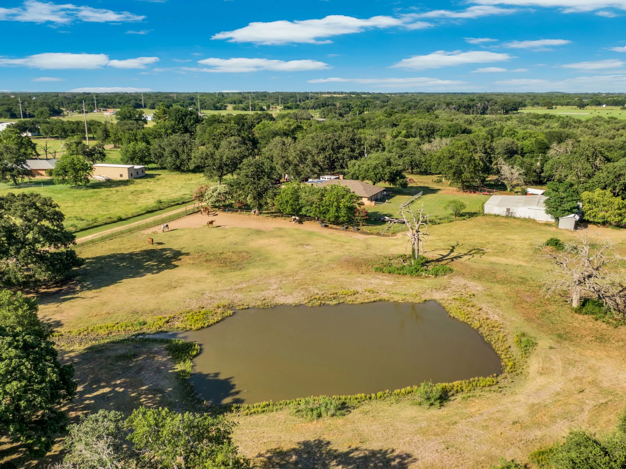 Single Family Residence For Sale in Hill County , 468 Fm 2960, Whitney, Texas 76692, 3 Bedroom, 3 Bathroom, Garage spaces, 3,132 Sqft, built in 1978, mls#21323027, Real Estate Agent in Whitney, Homes For Sale in Hill county, Homes For Sale in Whitney, Realtor in Whitney Texas, Real Estate Brokerage Independent Realty Texas, Luminita Cordes Realtor