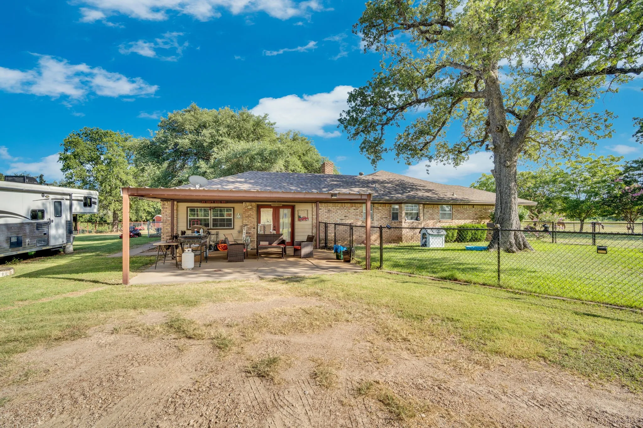 Single Family Residence For Sale in Hill County , 468 Fm 2960, Whitney, Texas 76692, 3 Bedroom, 3 Bathroom, Garage spaces, 3,132 Sqft, built in 1978, mls#21323027, Real Estate Agent in Whitney, Homes For Sale in Hill county, Homes For Sale in Whitney, Realtor in Whitney Texas, Real Estate Brokerage Independent Realty Texas, Luminita Cordes Realtor