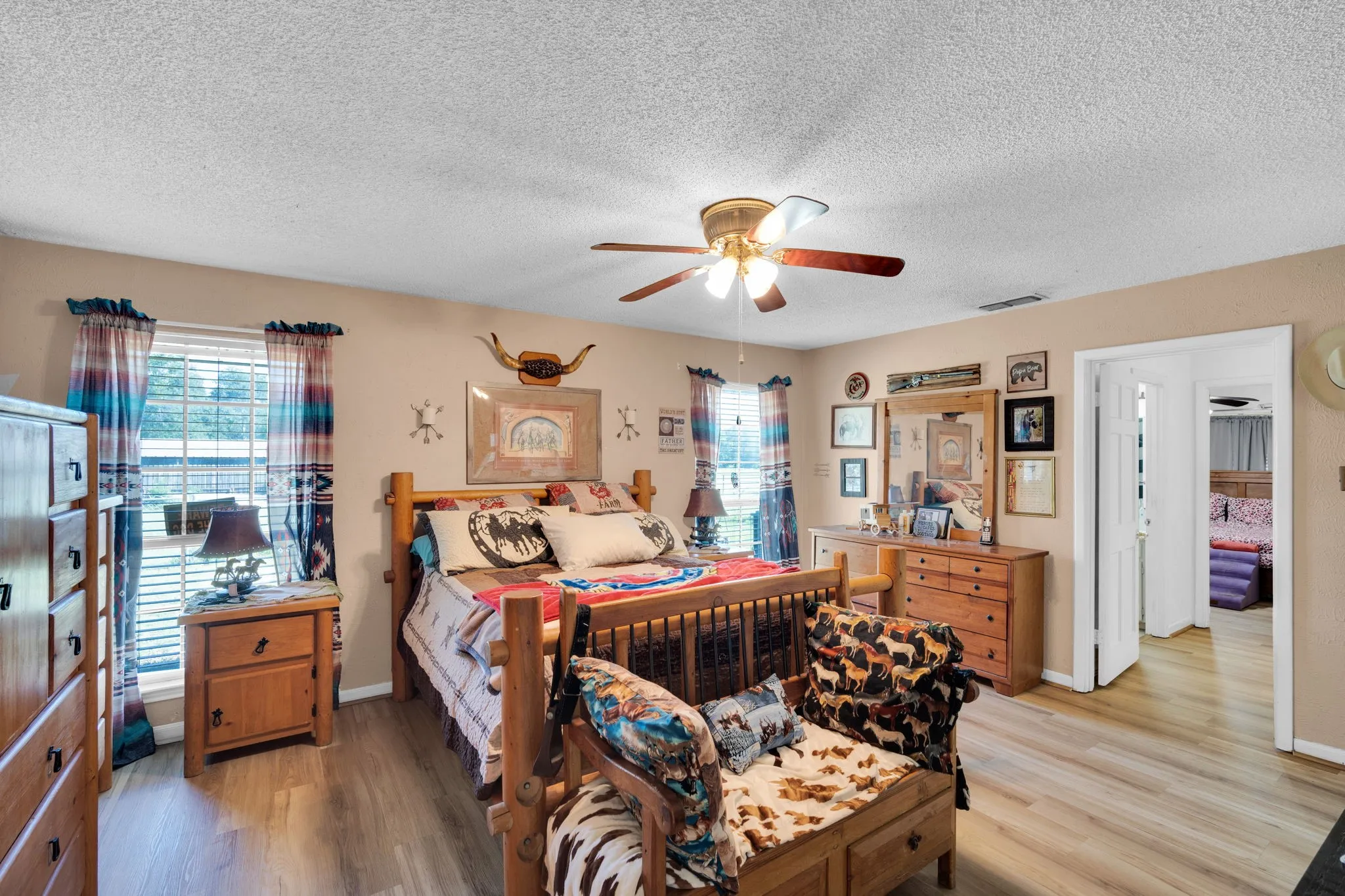 Single Family Residence For Sale in Hill County , 468 Fm 2960, Whitney, Texas 76692, 3 Bedroom, 3 Bathroom, Garage spaces, 3,132 Sqft, built in 1978, mls#21323027, Real Estate Agent in Whitney, Homes For Sale in Hill county, Homes For Sale in Whitney, Realtor in Whitney Texas, Real Estate Brokerage Independent Realty Texas, Luminita Cordes Realtor