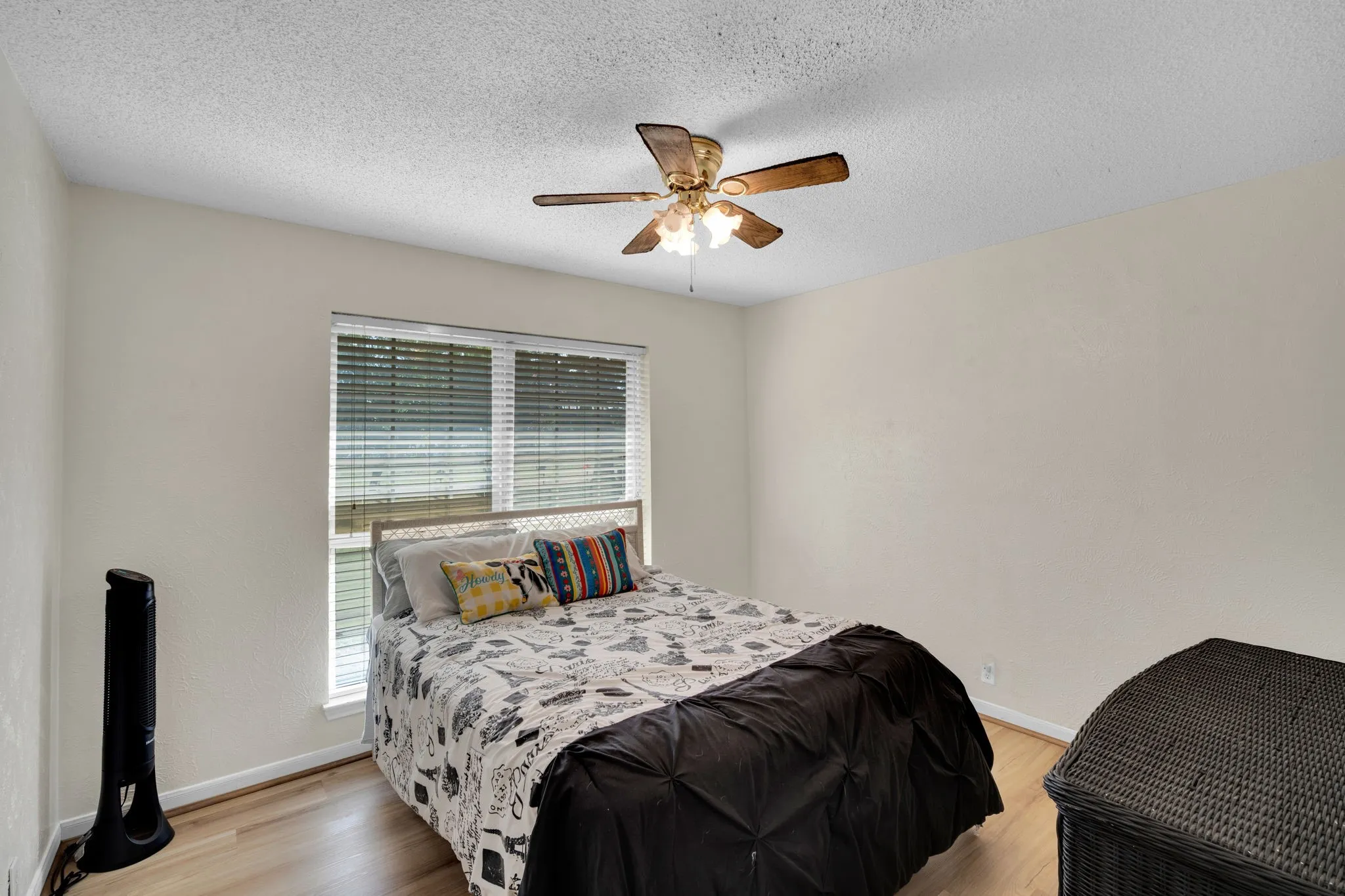 Single Family Residence For Sale in Hill County , 468 Fm 2960, Whitney, Texas 76692, 3 Bedroom, 3 Bathroom, Garage spaces, 3,132 Sqft, built in 1978, mls#21323027, Real Estate Agent in Whitney, Homes For Sale in Hill county, Homes For Sale in Whitney, Realtor in Whitney Texas, Real Estate Brokerage Independent Realty Texas, Luminita Cordes Realtor
