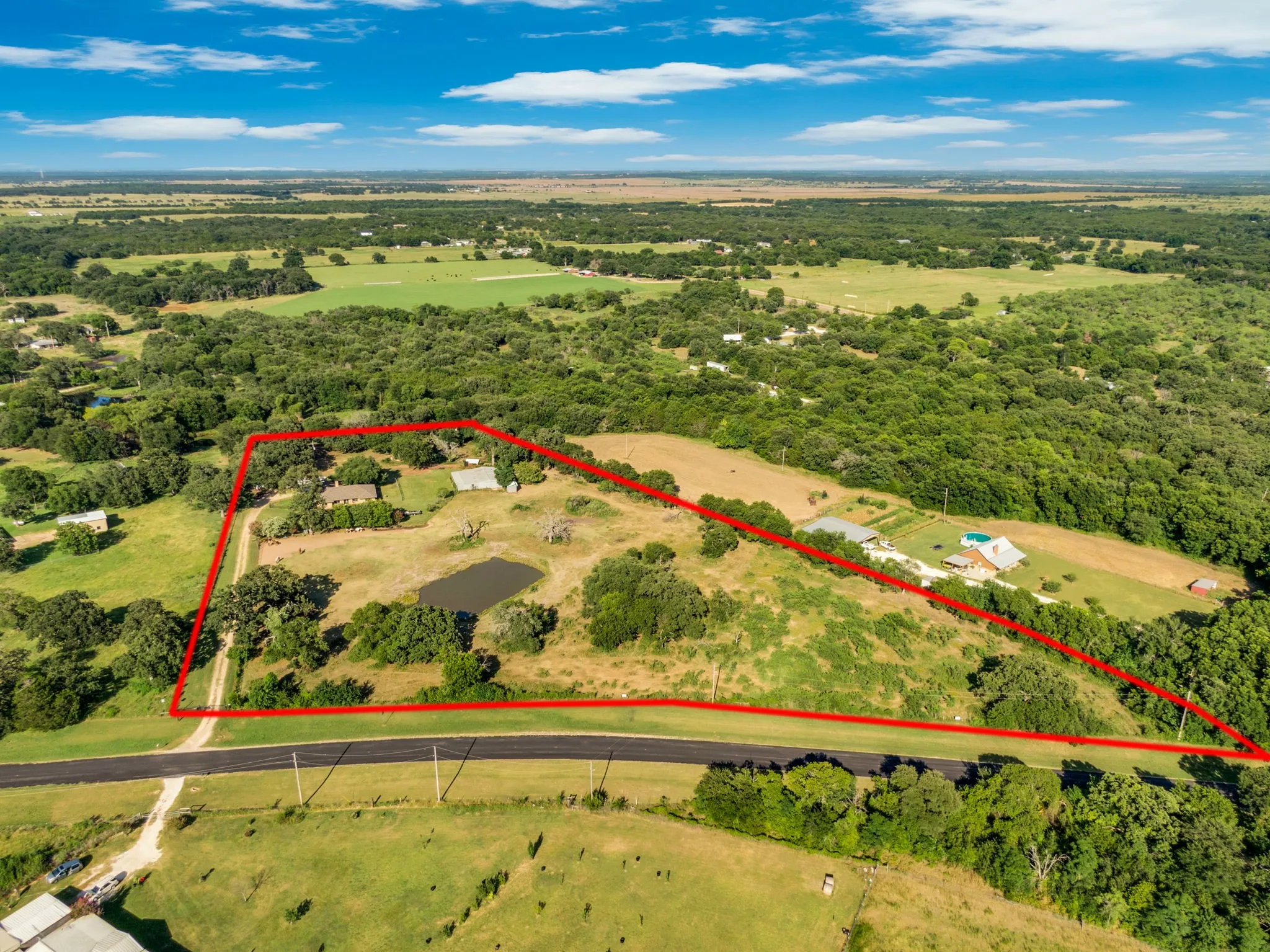 Single Family Residence For Sale in Hill County , 468 Fm 2960, Whitney, Texas 76692, 3 Bedroom, 3 Bathroom, Garage spaces, 3,132 Sqft, built in 1978, mls#21323027, Real Estate Agent in Whitney, Homes For Sale in Hill county, Homes For Sale in Whitney, Realtor in Whitney Texas, Real Estate Brokerage Independent Realty Texas, Luminita Cordes Realtor