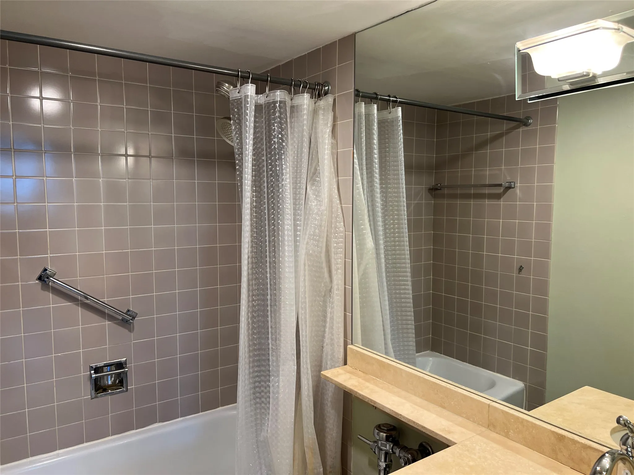 Condominium For Rent in Dallas County , 3883 Turtle Creek Boulevard 418, Dallas, Texas 75219, 2 Bedroom, 2 Bathroom, 2 Garage spaces, 1,131 Sqft, built in 1963, mls#21324476, Real Estate Agent in Dallas, Homes For Rent in Dallas county, Homes For Rent in Dallas, Realtor in Dallas Texas, Real Estate Brokerage Independent Realty Texas, Luminita Cordes Realtor