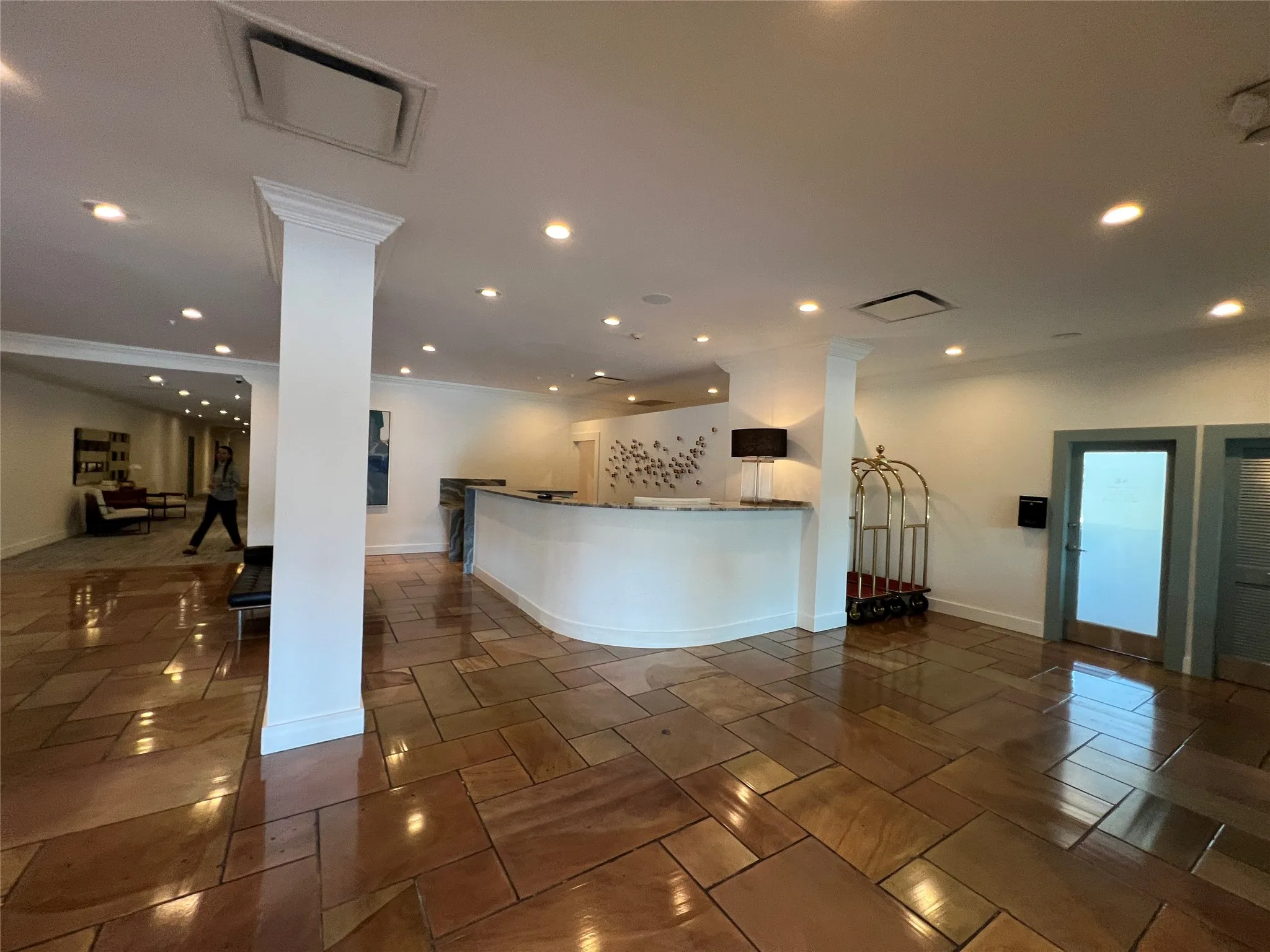 Condominium For Rent in Dallas County , 3883 Turtle Creek Boulevard 418, Dallas, Texas 75219, 2 Bedroom, 2 Bathroom, 2 Garage spaces, 1,131 Sqft, built in 1963, mls#21324476, Real Estate Agent in Dallas, Homes For Rent in Dallas county, Homes For Rent in Dallas, Realtor in Dallas Texas, Real Estate Brokerage Independent Realty Texas, Luminita Cordes Realtor