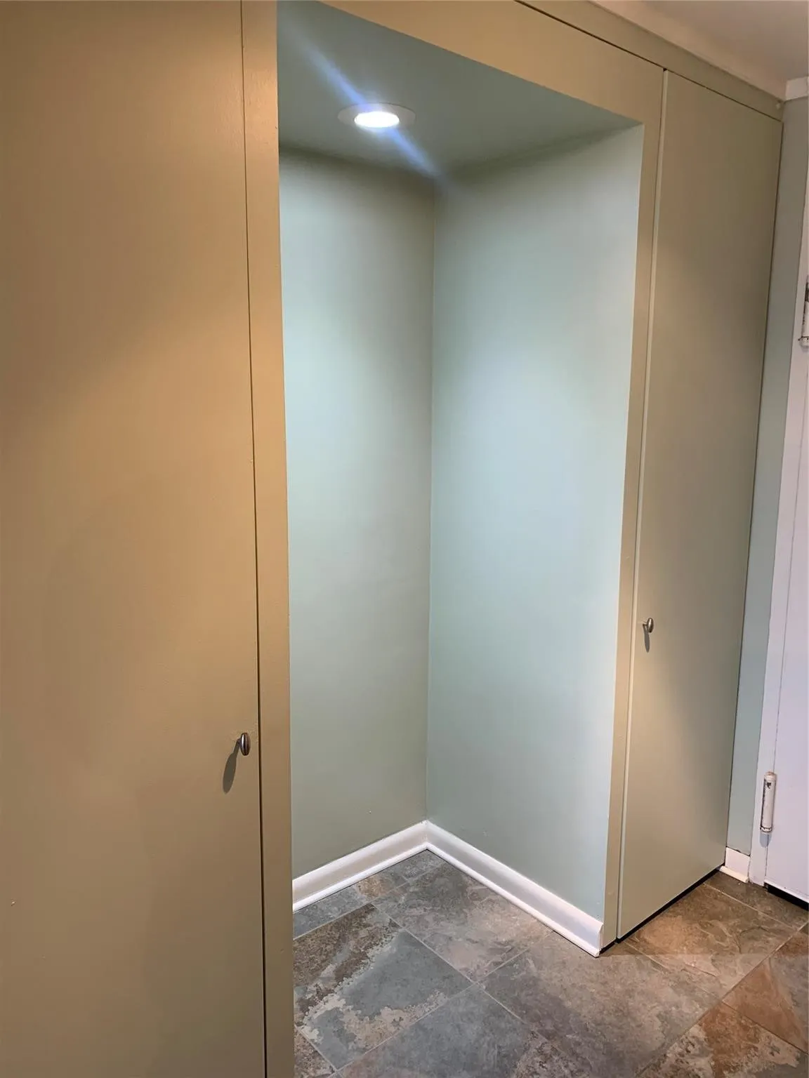 Condominium For Rent in Dallas County , 3883 Turtle Creek Boulevard 418, Dallas, Texas 75219, 2 Bedroom, 2 Bathroom, 2 Garage spaces, 1,131 Sqft, built in 1963, mls#21324476, Real Estate Agent in Dallas, Homes For Rent in Dallas county, Homes For Rent in Dallas, Realtor in Dallas Texas, Real Estate Brokerage Independent Realty Texas, Luminita Cordes Realtor