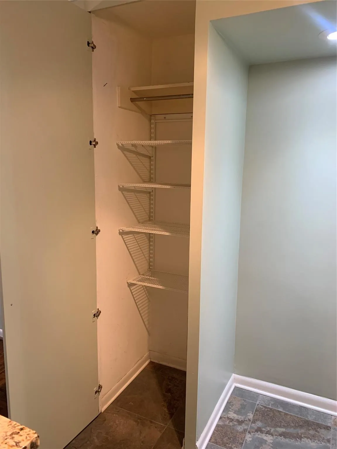 Condominium For Rent in Dallas County , 3883 Turtle Creek Boulevard 418, Dallas, Texas 75219, 2 Bedroom, 2 Bathroom, 2 Garage spaces, 1,131 Sqft, built in 1963, mls#21324476, Real Estate Agent in Dallas, Homes For Rent in Dallas county, Homes For Rent in Dallas, Realtor in Dallas Texas, Real Estate Brokerage Independent Realty Texas, Luminita Cordes Realtor