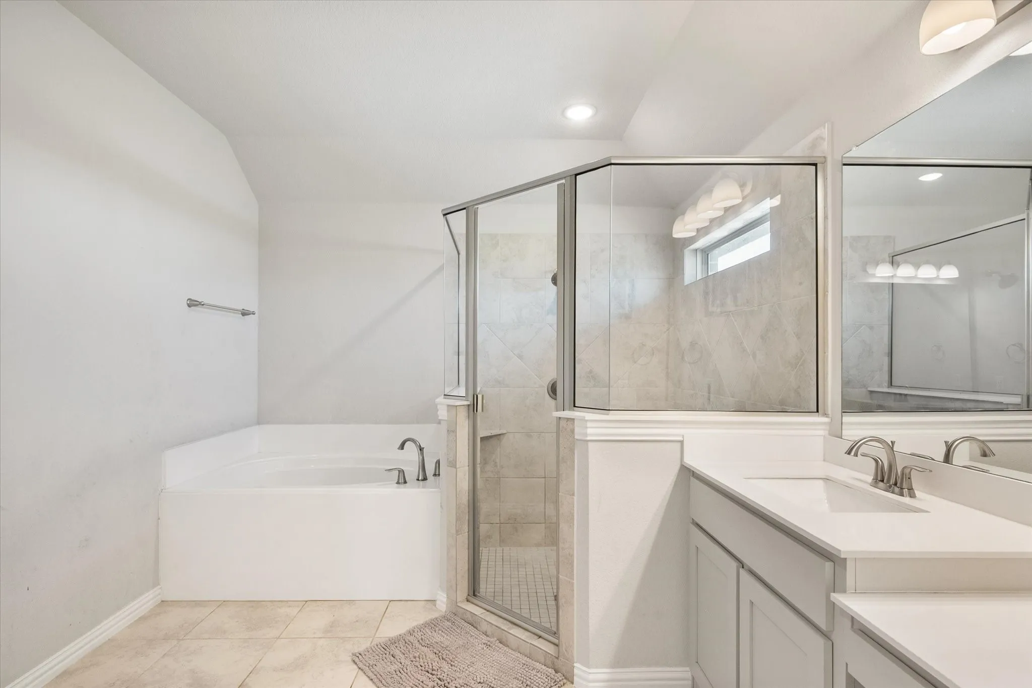 Single Family Residence For Sale in Parker County , 5013 Freestone Drive, Weatherford, Texas 76085, 4 Bedrooms, 3 Bathrooms, 3 Garage spaces, 2,752 Sqft, built in 2021, Price $585,000, mls#21324478, Real Estate Agent in Weatherford, Homes For Sale in Parker county, Homes For Sale in Weatherford, Realtor in Weatherford Texas, Real Estate Brokerage Independent Realty Texas, Luminita Cordes Realtor