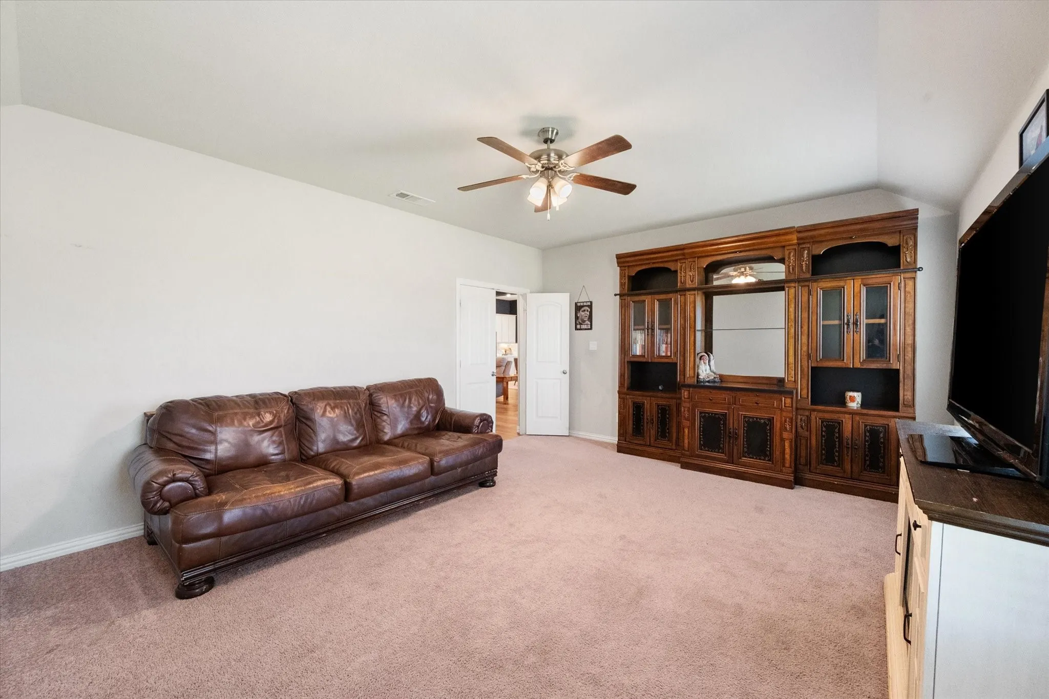 Single Family Residence For Sale in Parker County , 5013 Freestone Drive, Weatherford, Texas 76085, 4 Bedrooms, 3 Bathrooms, 3 Garage spaces, 2,752 Sqft, built in 2021, Price $585,000, mls#21324478, Real Estate Agent in Weatherford, Homes For Sale in Parker county, Homes For Sale in Weatherford, Realtor in Weatherford Texas, Real Estate Brokerage Independent Realty Texas, Luminita Cordes Realtor