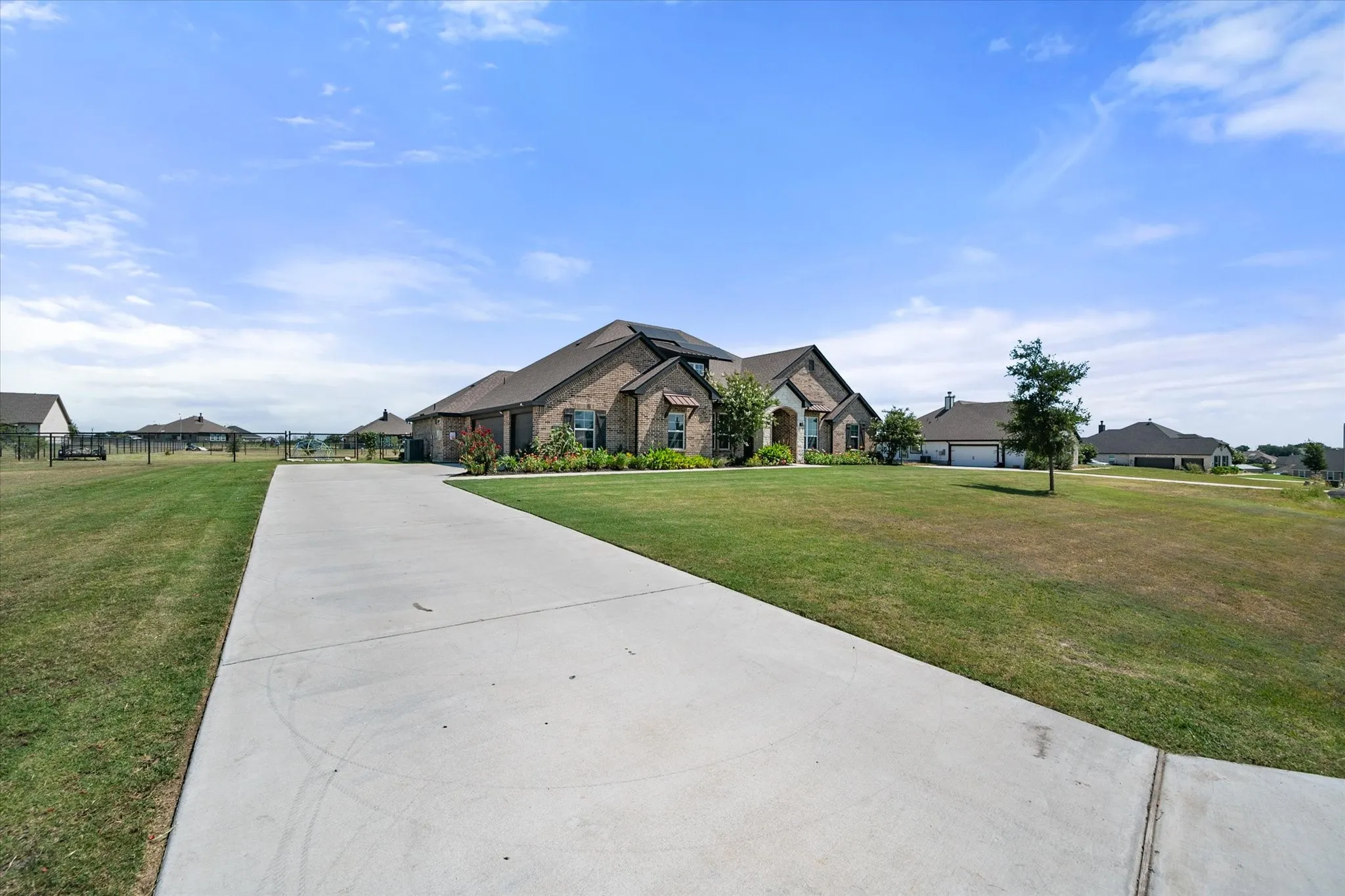 Single Family Residence For Sale in Parker County , 5013 Freestone Drive, Weatherford, Texas 76085, 4 Bedrooms, 3 Bathrooms, 3 Garage spaces, 2,752 Sqft, built in 2021, Price $585,000, mls#21324478, Real Estate Agent in Weatherford, Homes For Sale in Parker county, Homes For Sale in Weatherford, Realtor in Weatherford Texas, Real Estate Brokerage Independent Realty Texas, Luminita Cordes Realtor