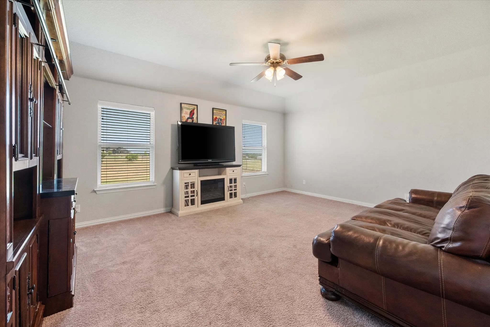 Single Family Residence For Sale in Parker County , 5013 Freestone Drive, Weatherford, Texas 76085, 4 Bedrooms, 3 Bathrooms, 3 Garage spaces, 2,752 Sqft, built in 2021, Price $585,000, mls#21324478, Real Estate Agent in Weatherford, Homes For Sale in Parker county, Homes For Sale in Weatherford, Realtor in Weatherford Texas, Real Estate Brokerage Independent Realty Texas, Luminita Cordes Realtor