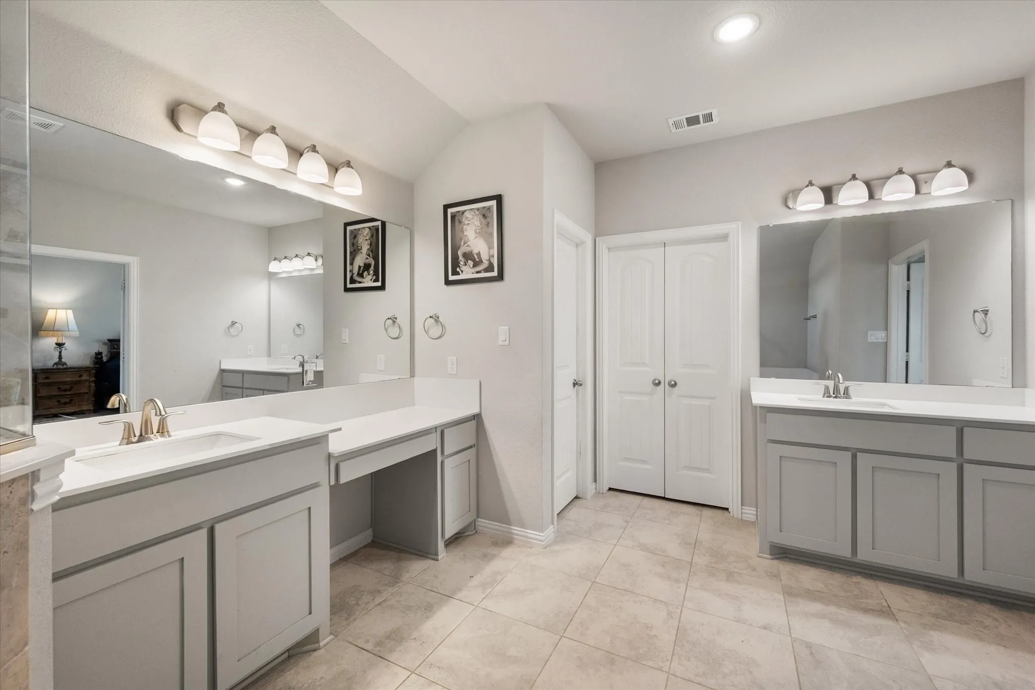 Single Family Residence For Sale in Parker County , 5013 Freestone Drive, Weatherford, Texas 76085, 4 Bedrooms, 3 Bathrooms, 3 Garage spaces, 2,752 Sqft, built in 2021, Price $585,000, mls#21324478, Real Estate Agent in Weatherford, Homes For Sale in Parker county, Homes For Sale in Weatherford, Realtor in Weatherford Texas, Real Estate Brokerage Independent Realty Texas, Luminita Cordes Realtor