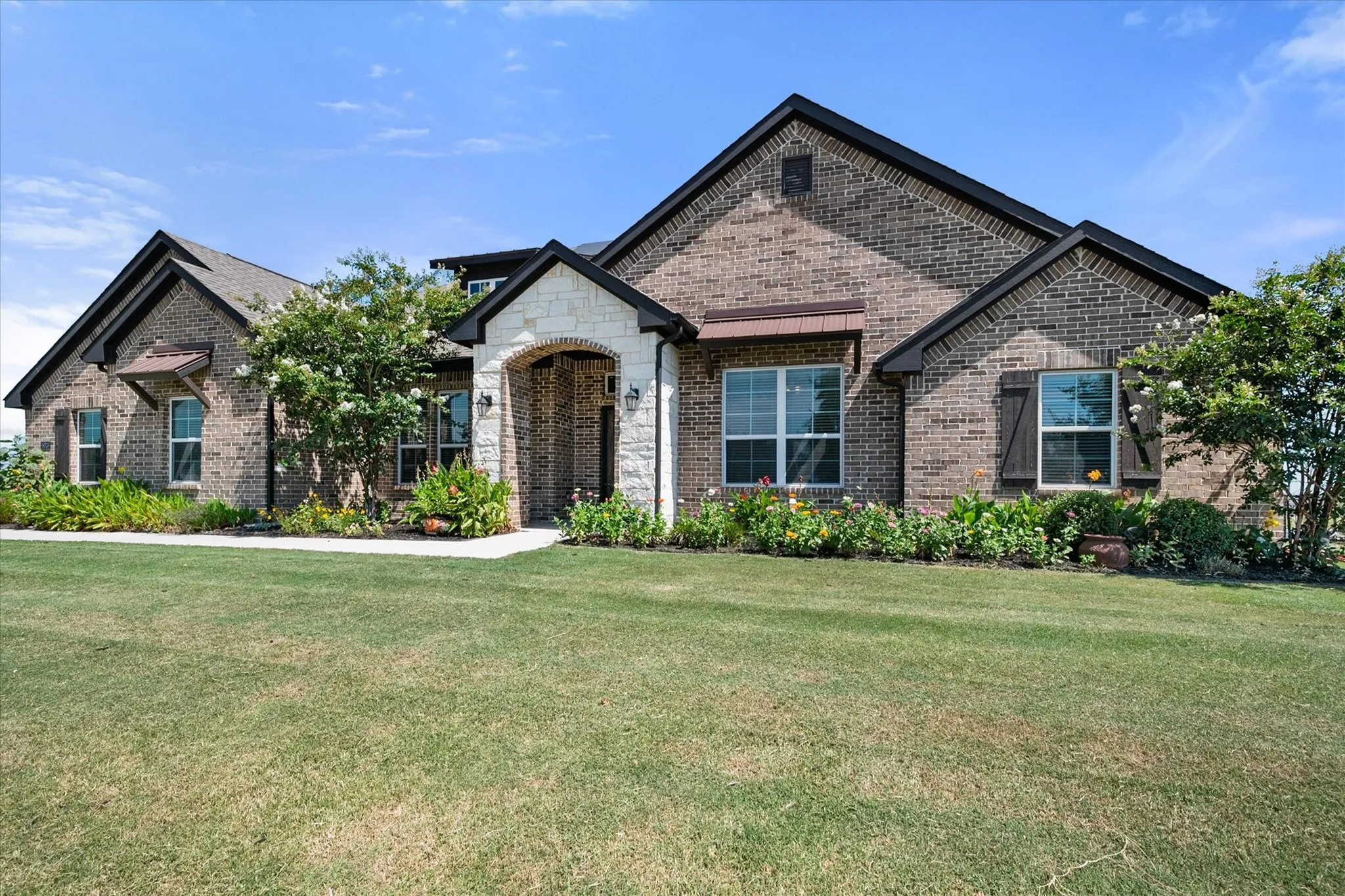 Single Family Residence For Sale in Parker County , 5013 Freestone Drive, Weatherford, Texas 76085, 4 Bedrooms, 3 Bathrooms, 3 Garage spaces, 2,752 Sqft, built in 2021, Price $585,000, mls#21324478, Real Estate Agent in Weatherford, Homes For Sale in Parker county, Homes For Sale in Weatherford, Realtor in Weatherford Texas, Real Estate Brokerage Independent Realty Texas, Luminita Cordes Realtor