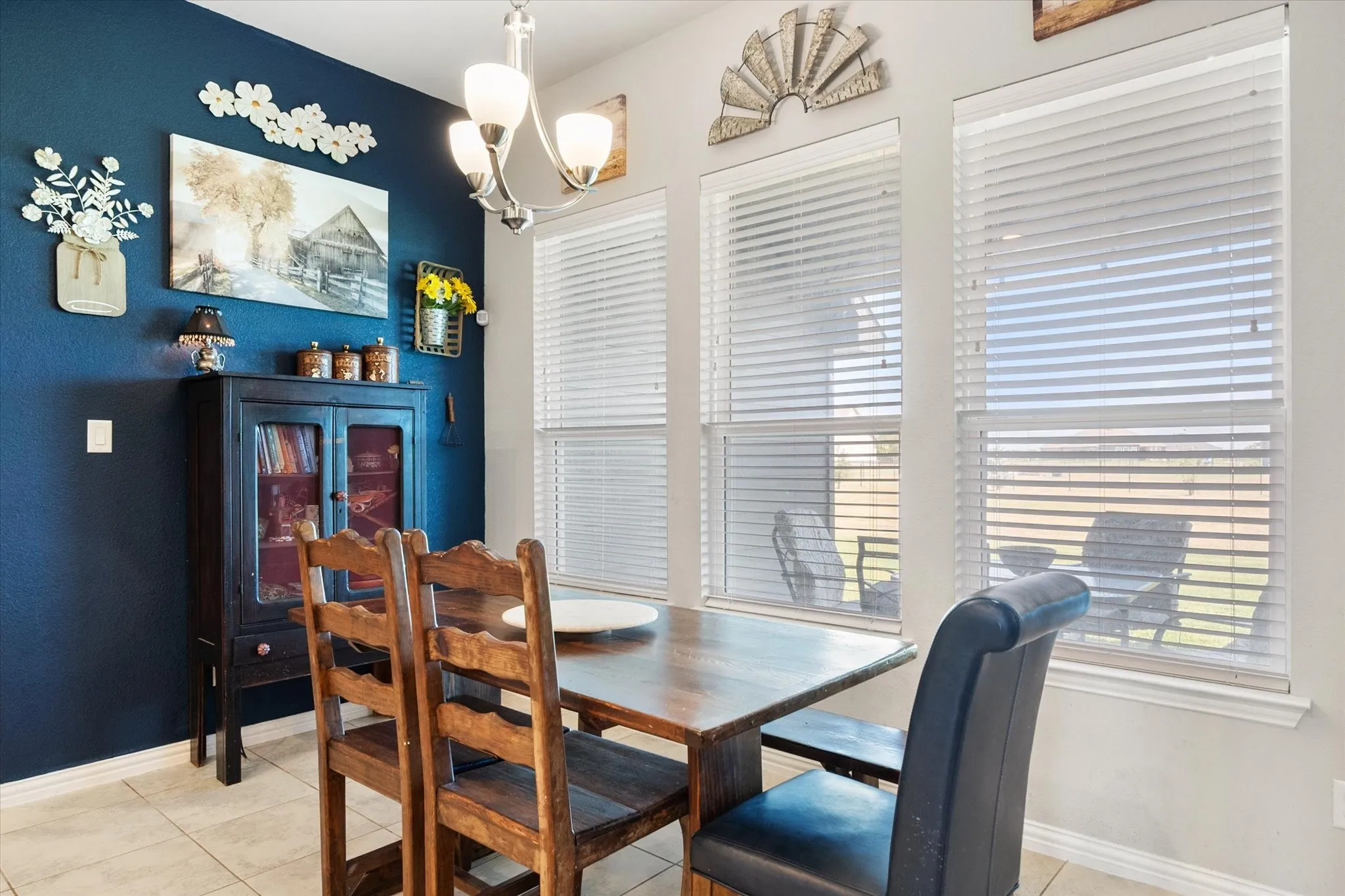 Single Family Residence For Sale in Parker County , 5013 Freestone Drive, Weatherford, Texas 76085, 4 Bedrooms, 3 Bathrooms, 3 Garage spaces, 2,752 Sqft, built in 2021, Price $585,000, mls#21324478, Real Estate Agent in Weatherford, Homes For Sale in Parker county, Homes For Sale in Weatherford, Realtor in Weatherford Texas, Real Estate Brokerage Independent Realty Texas, Luminita Cordes Realtor