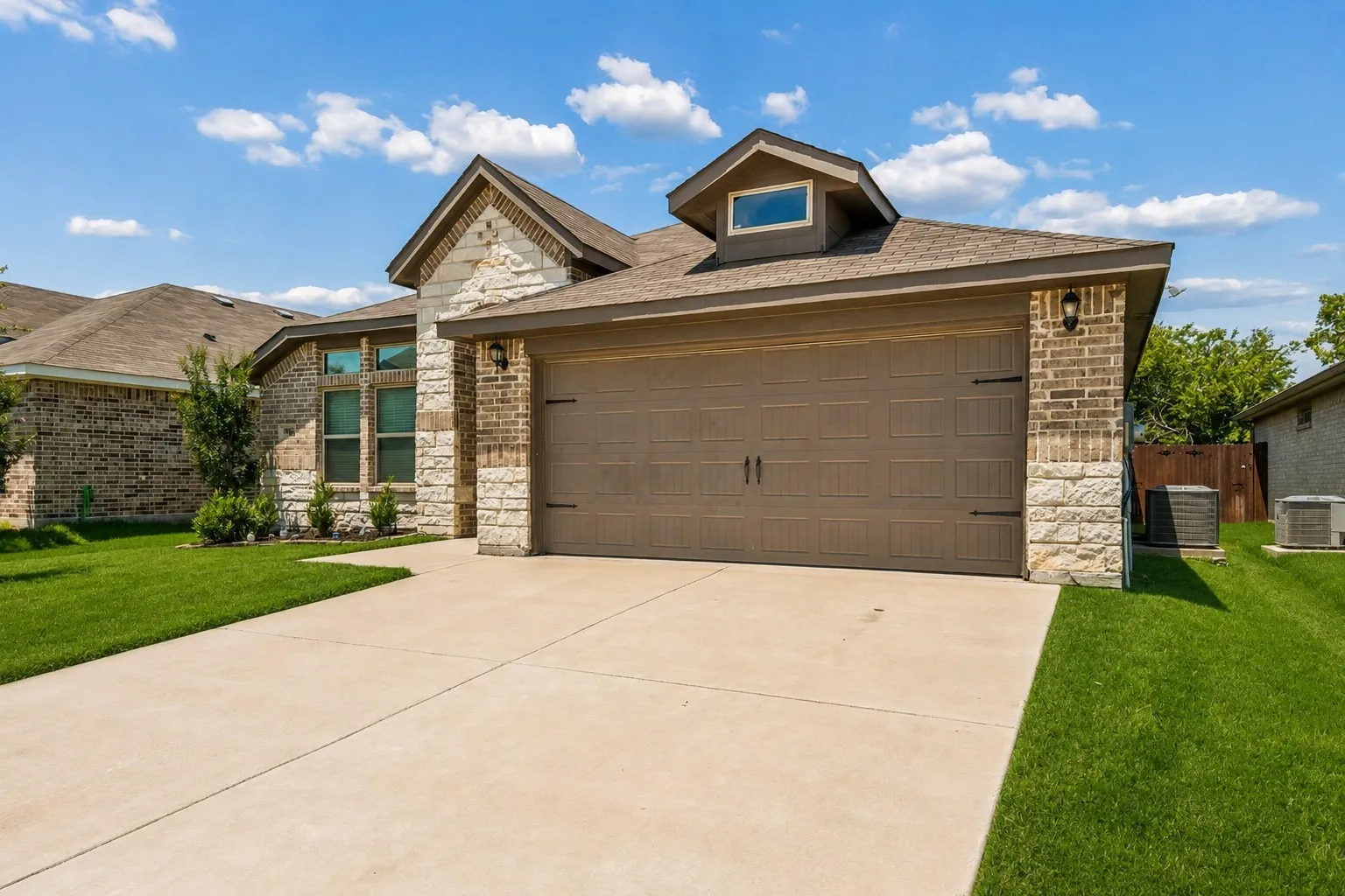 Single Family Residence For Sale in Tarrant County , 9916 Mescalbean Boulevard, Fort Worth, Texas 76036, 3 Bedroom, 2 Bathroom, 2 Garage spaces, 1,861 Sqft, built in 2023, mls#21324485, Real Estate Agent in Fort Worth, Homes For Sale in Tarrant county, Homes For Sale in Fort Worth, Realtor in Fort Worth Texas, Real Estate Brokerage Independent Realty Texas, Luminita Cordes Realtor