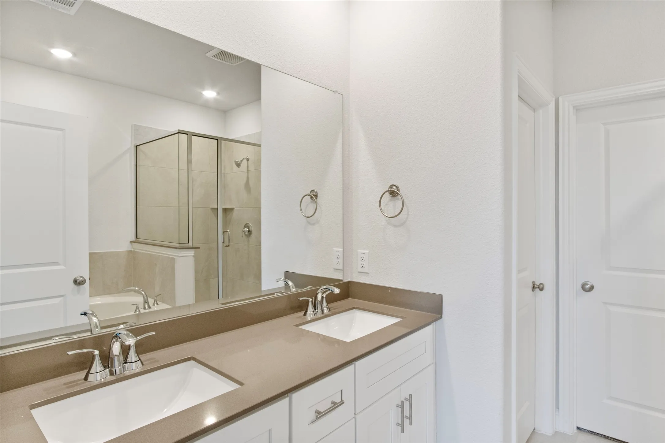 Single Family Residence For Sale in Collin County , 1653 Cloud Cover View, Weston, Texas 75009, 4 Bedroom, 3 Bathroom, 2 Garage spaces, 2,259 Sqft, built in 2022, mls#21324487, Real Estate Agent in Weston, Homes For Sale in Collin county, Homes For Sale in Weston, Realtor in Weston Texas, Real Estate Brokerage Independent Realty Texas, Luminita Cordes Realtor