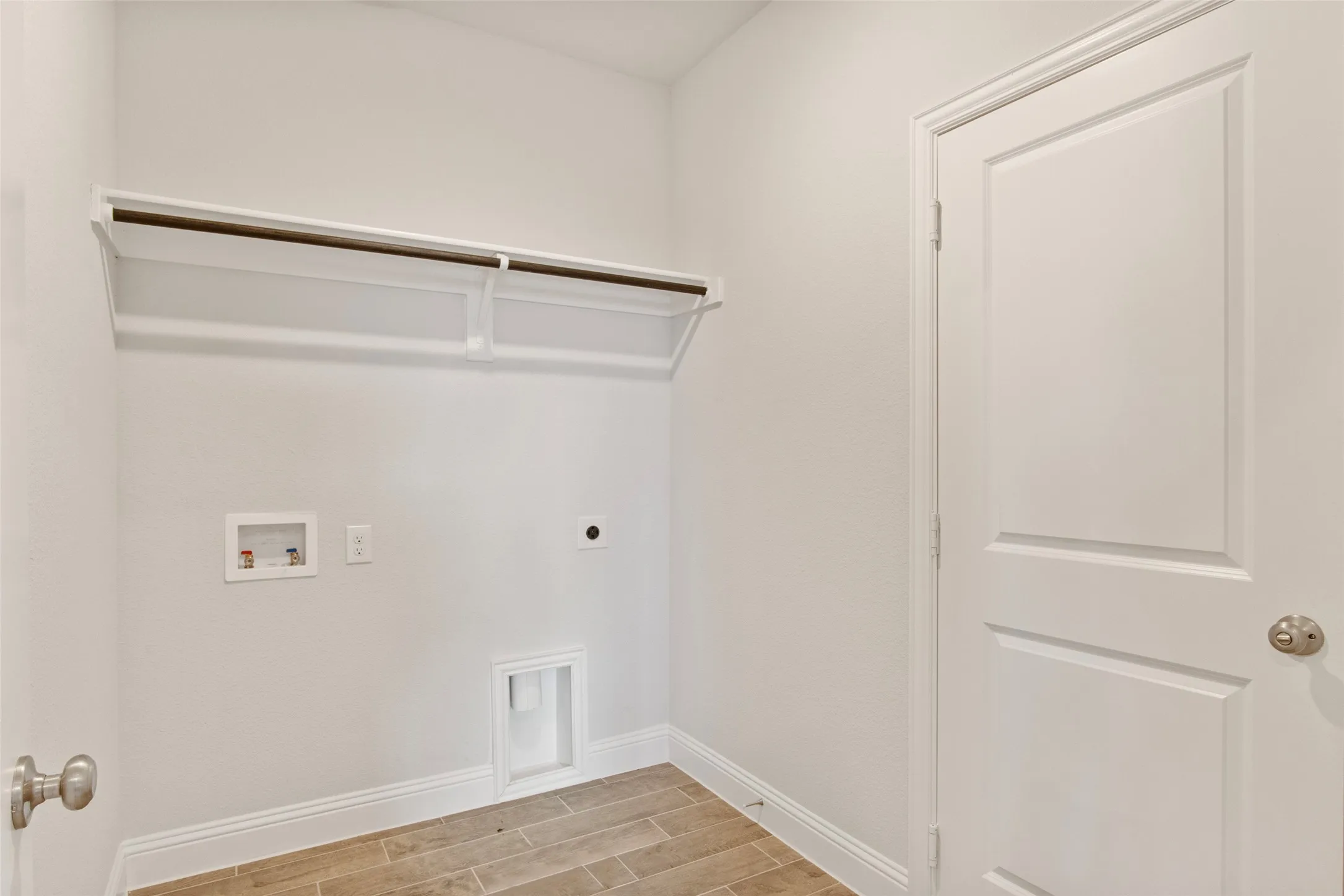 Single Family Residence For Sale in Collin County , 1653 Cloud Cover View, Weston, Texas 75009, 4 Bedroom, 3 Bathroom, 2 Garage spaces, 2,259 Sqft, built in 2022, mls#21324487, Real Estate Agent in Weston, Homes For Sale in Collin county, Homes For Sale in Weston, Realtor in Weston Texas, Real Estate Brokerage Independent Realty Texas, Luminita Cordes Realtor