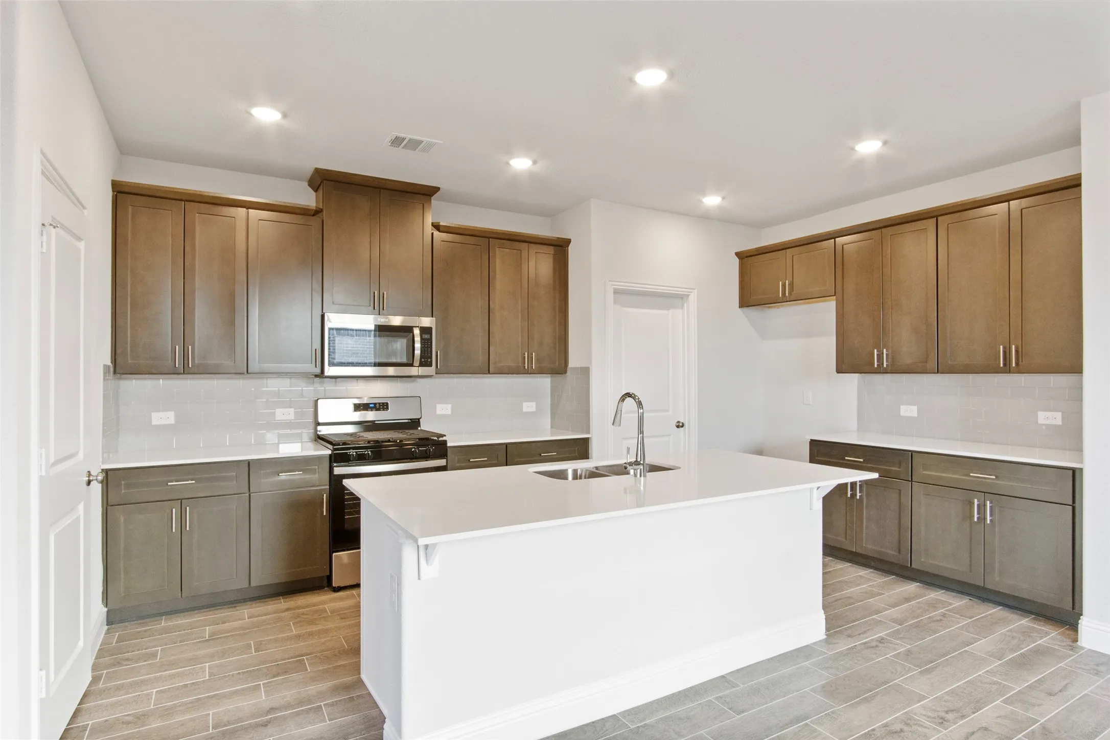 Single Family Residence For Sale in Collin County , 1653 Cloud Cover View, Weston, Texas 75009, 4 Bedroom, 3 Bathroom, 2 Garage spaces, 2,259 Sqft, built in 2022, mls#21324487, Real Estate Agent in Weston, Homes For Sale in Collin county, Homes For Sale in Weston, Realtor in Weston Texas, Real Estate Brokerage Independent Realty Texas, Luminita Cordes Realtor