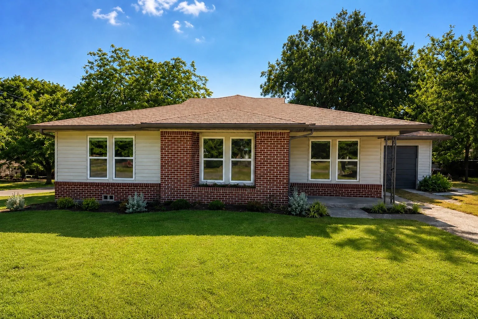 Single Family Residence For Sale in Wise County , 1202 S Hatcher Street, Decatur, Texas 76234, 3 Bedroom, 2 Bathroom, 5 Garage spaces, 2,154 Sqft, built in 1953, mls#21324484, Real Estate Agent in Decatur, Homes For Sale in Wise county, Homes For Sale in Decatur, Realtor in Decatur Texas, Real Estate Brokerage Independent Realty Texas, Luminita Cordes Realtor