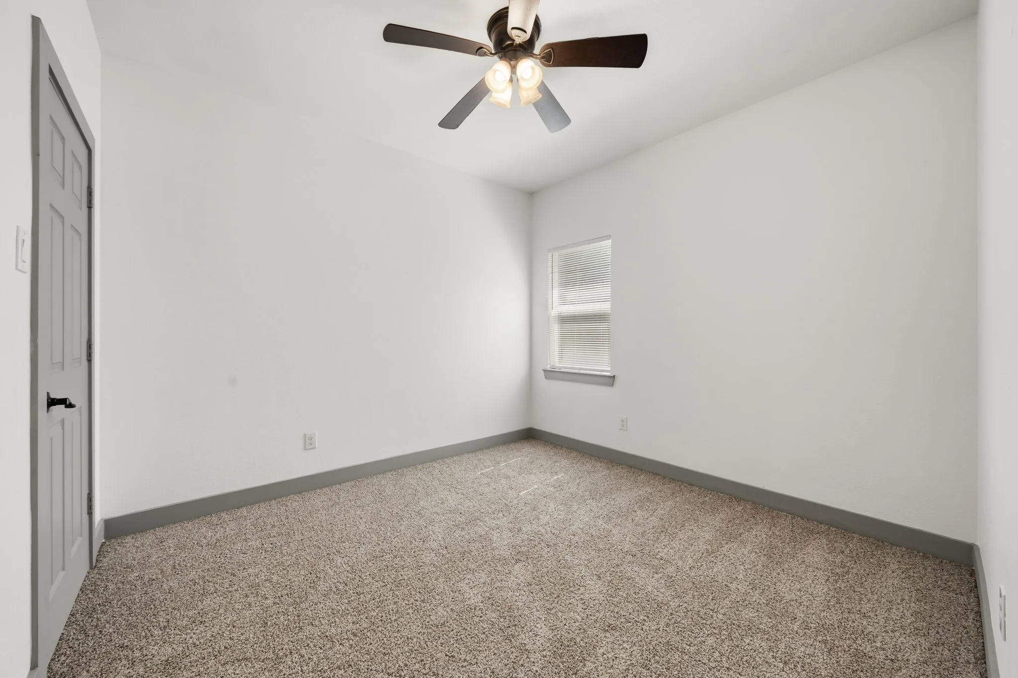 Single Family Residence For Sale in Hopkins County , 613 Lamar Street, Sulphur Springs, Texas 75482, 3 Bedroom, 2 Bathroom, 2 Garage spaces, 1,300 Sqft, built in 2021, mls#21324498, Real Estate Agent in Sulphur Springs, Homes For Sale in Hopkins county, Homes For Sale in Sulphur Springs, Realtor in Sulphur Springs Texas, Real Estate Brokerage Independent Realty Texas, Luminita Cordes Realtor