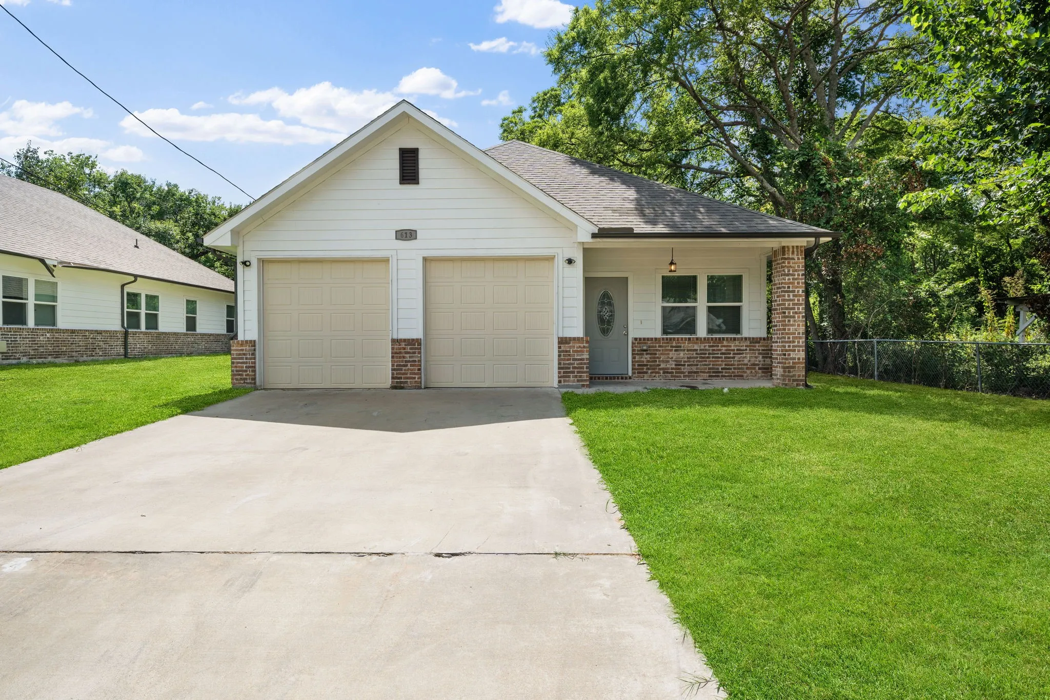 Single Family Residence For Sale in Hopkins County , 613 Lamar Street, Sulphur Springs, Texas 75482, 3 Bedroom, 2 Bathroom, 2 Garage spaces, 1,300 Sqft, built in 2021, mls#21324498, Real Estate Agent in Sulphur Springs, Homes For Sale in Hopkins county, Homes For Sale in Sulphur Springs, Realtor in Sulphur Springs Texas, Real Estate Brokerage Independent Realty Texas, Luminita Cordes Realtor