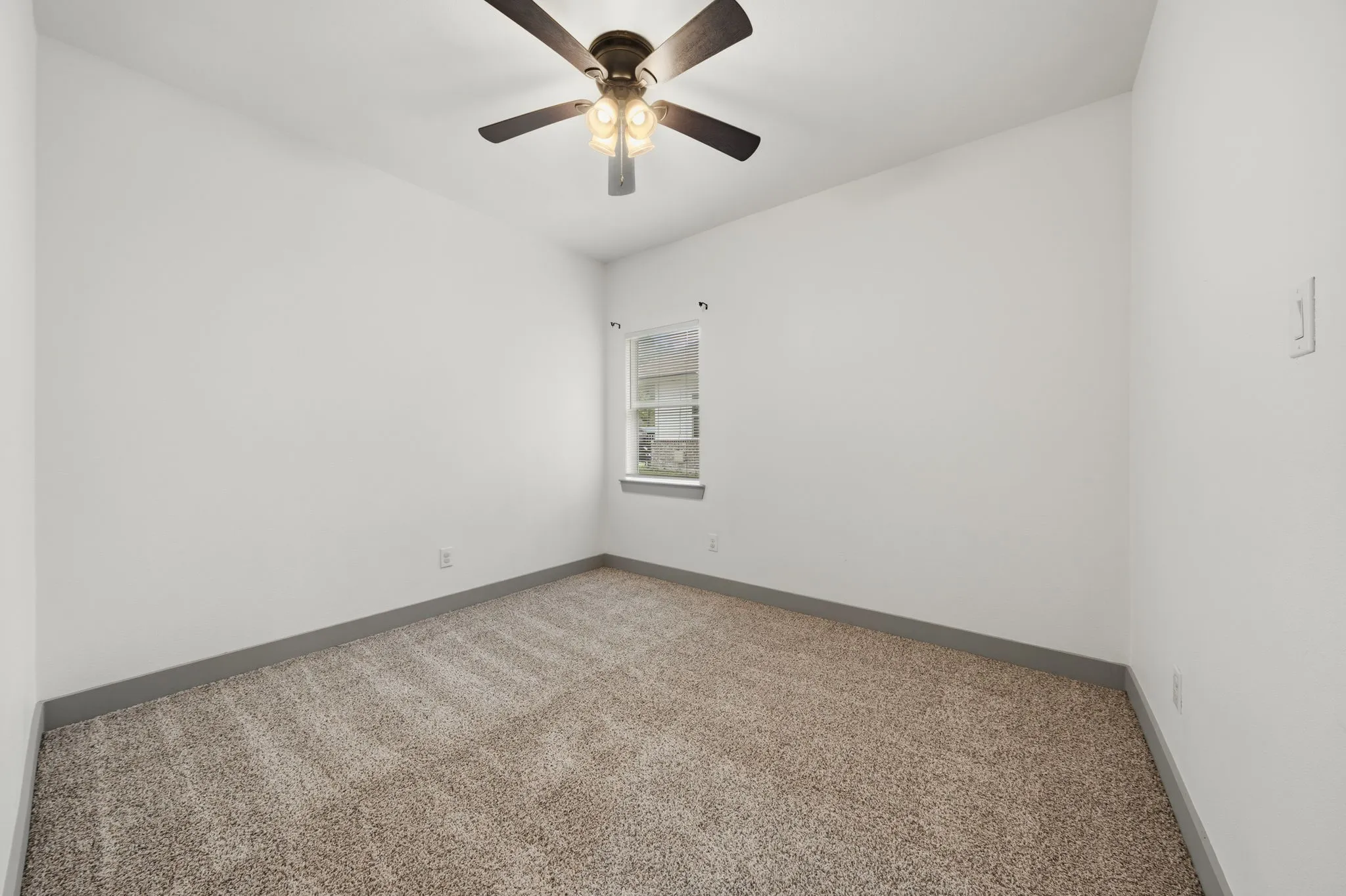 Single Family Residence For Sale in Hopkins County , 613 Lamar Street, Sulphur Springs, Texas 75482, 3 Bedroom, 2 Bathroom, 2 Garage spaces, 1,300 Sqft, built in 2021, mls#21324498, Real Estate Agent in Sulphur Springs, Homes For Sale in Hopkins county, Homes For Sale in Sulphur Springs, Realtor in Sulphur Springs Texas, Real Estate Brokerage Independent Realty Texas, Luminita Cordes Realtor