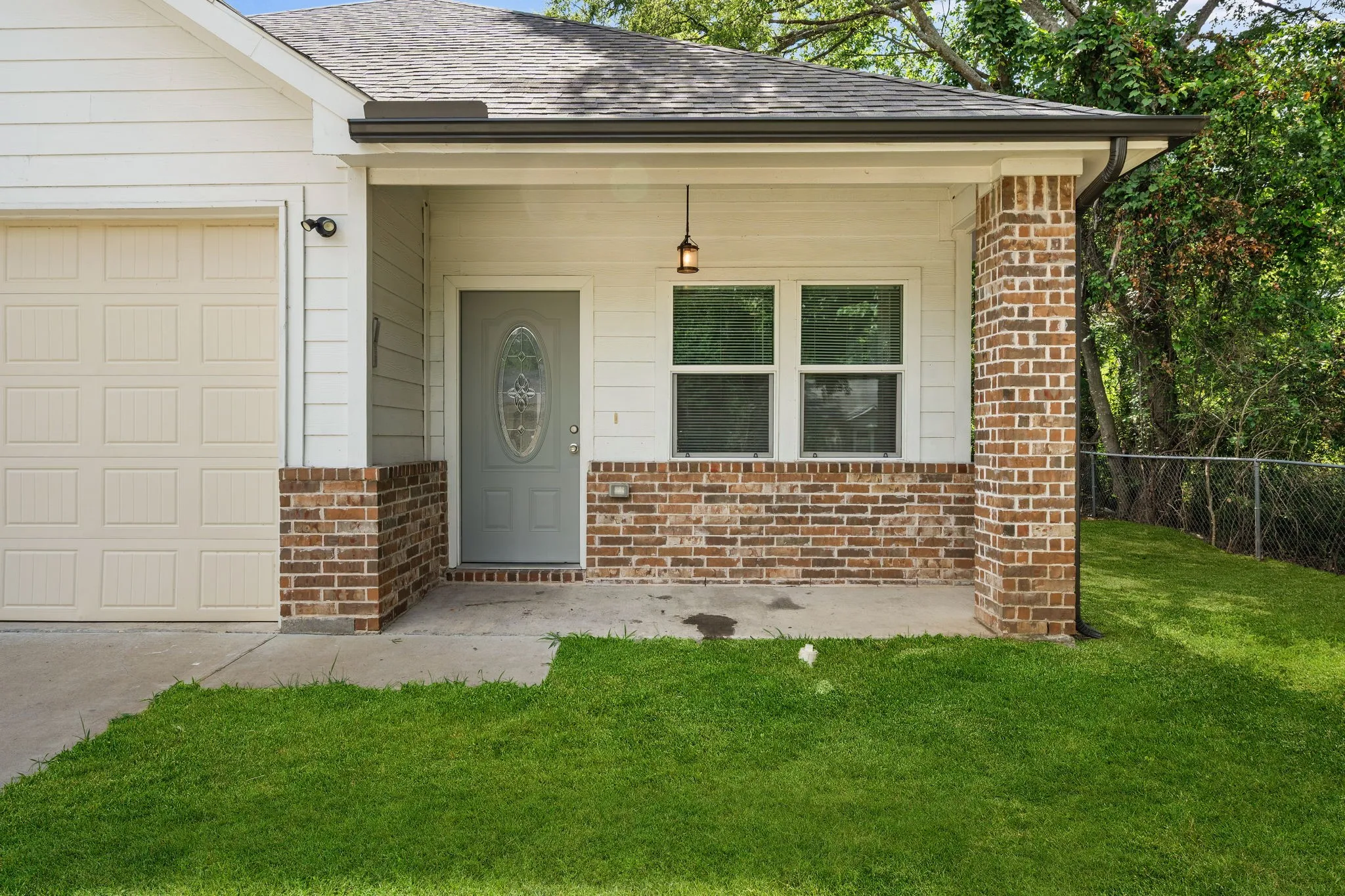 Single Family Residence For Sale in Hopkins County , 613 Lamar Street, Sulphur Springs, Texas 75482, 3 Bedroom, 2 Bathroom, 2 Garage spaces, 1,300 Sqft, built in 2021, mls#21324498, Real Estate Agent in Sulphur Springs, Homes For Sale in Hopkins county, Homes For Sale in Sulphur Springs, Realtor in Sulphur Springs Texas, Real Estate Brokerage Independent Realty Texas, Luminita Cordes Realtor