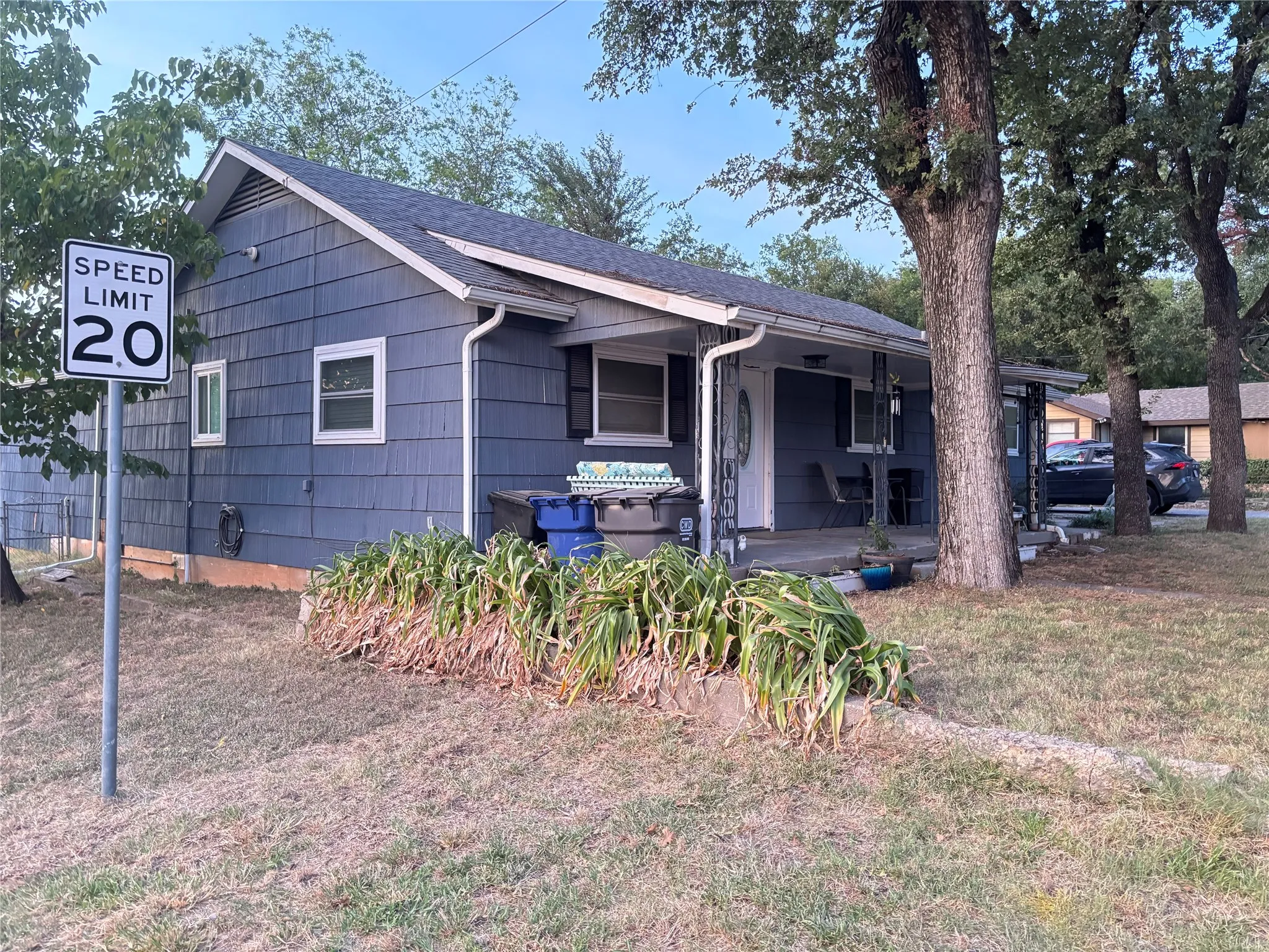 Single Family Residence For Sale in Tarrant County , 7420 Foster Drive, Lake Worth, Texas 76135, 3 Bedroom, 2 Bathroom, 2 Garage spaces, 1,854 Sqft, built in 1957, mls#21324379, Real Estate Agent in Lake Worth, Homes For Sale in Tarrant county, Homes For Sale in Lake Worth, Realtor in Lake Worth Texas, Real Estate Brokerage Independent Realty Texas, Luminita Cordes Realtor