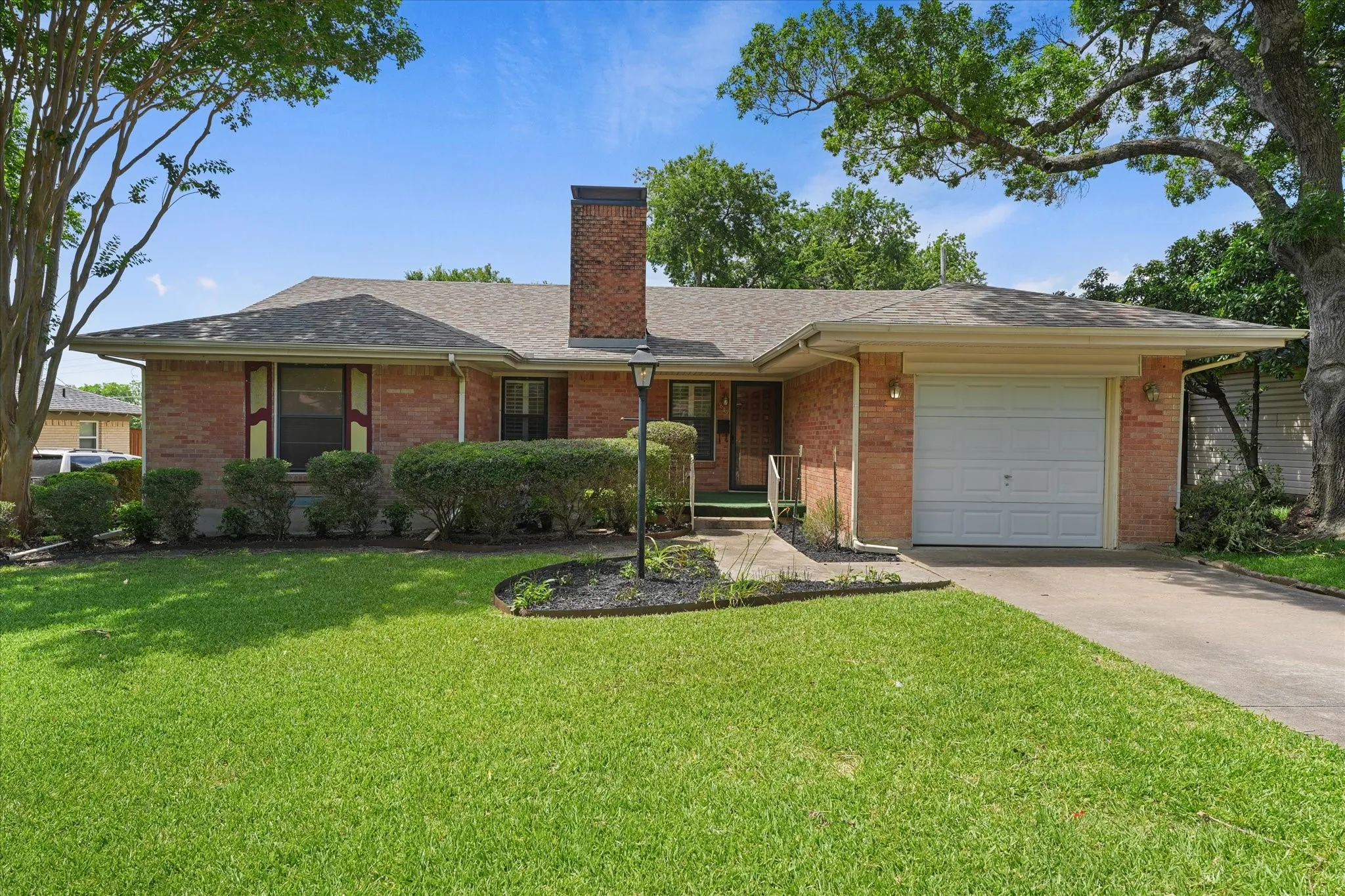 Single Family Residence For Sale in Dallas County , 849 Berkinshire Drive, Dallas, Texas 75218, 3 Bedroom, 2 Bathroom, Garage spaces, 1,426 Sqft, built in 1954, mls#21324382, Real Estate Agent in Dallas, Homes For Sale in Dallas county, Homes For Sale in Dallas, Realtor in Dallas Texas, Real Estate Brokerage Independent Realty Texas, Luminita Cordes Realtor