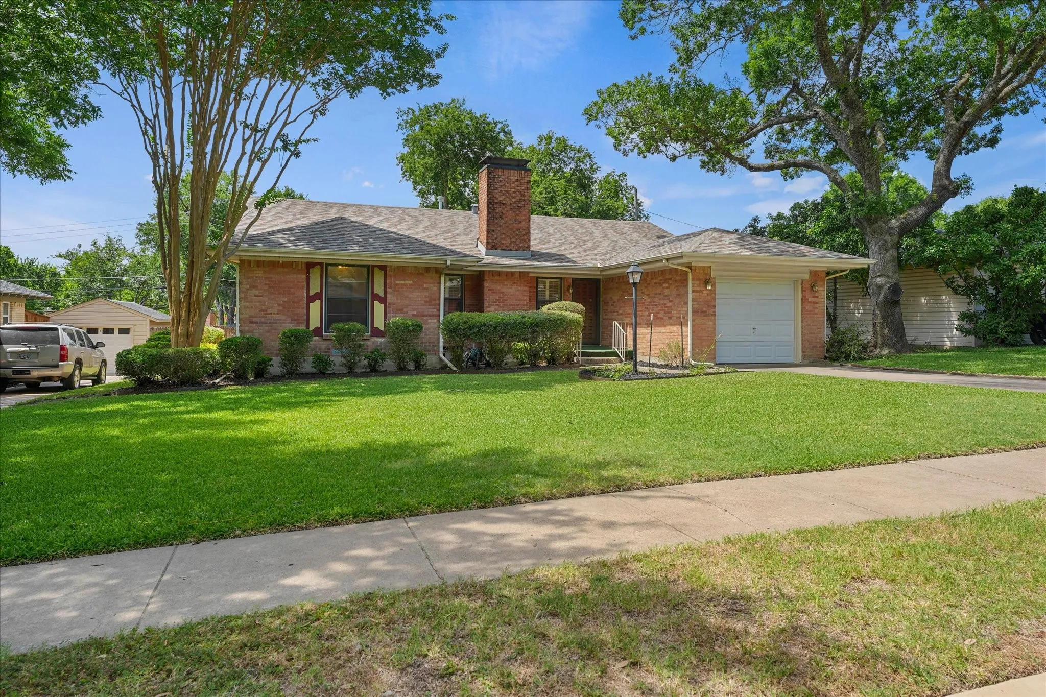 Single Family Residence For Sale in Dallas County , 849 Berkinshire Drive, Dallas, Texas 75218, 3 Bedroom, 2 Bathroom, Garage spaces, 1,426 Sqft, built in 1954, mls#21324382, Real Estate Agent in Dallas, Homes For Sale in Dallas county, Homes For Sale in Dallas, Realtor in Dallas Texas, Real Estate Brokerage Independent Realty Texas, Luminita Cordes Realtor