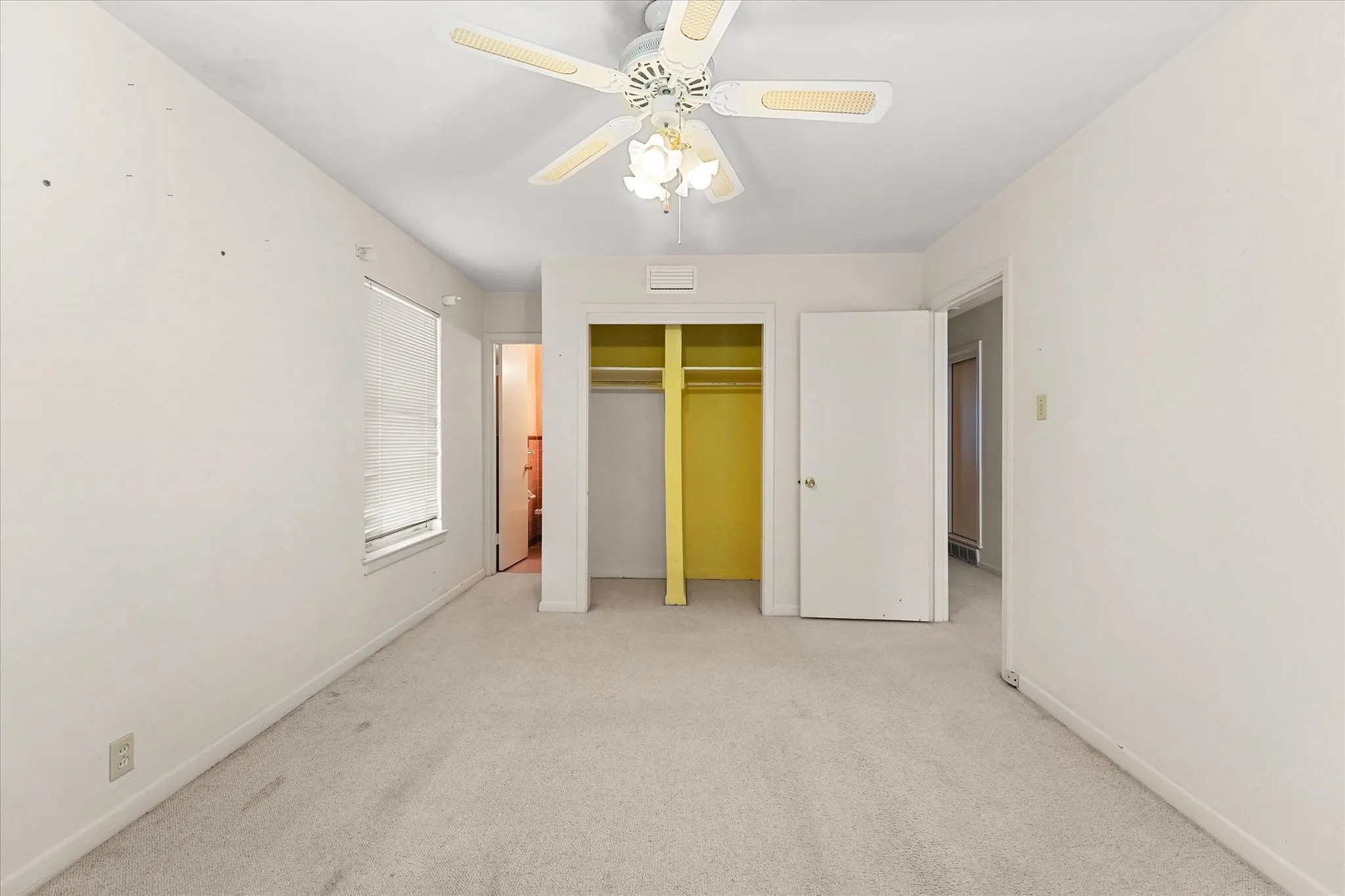 Single Family Residence For Sale in Dallas County , 849 Berkinshire Drive, Dallas, Texas 75218, 3 Bedroom, 2 Bathroom, Garage spaces, 1,426 Sqft, built in 1954, mls#21324382, Real Estate Agent in Dallas, Homes For Sale in Dallas county, Homes For Sale in Dallas, Realtor in Dallas Texas, Real Estate Brokerage Independent Realty Texas, Luminita Cordes Realtor
