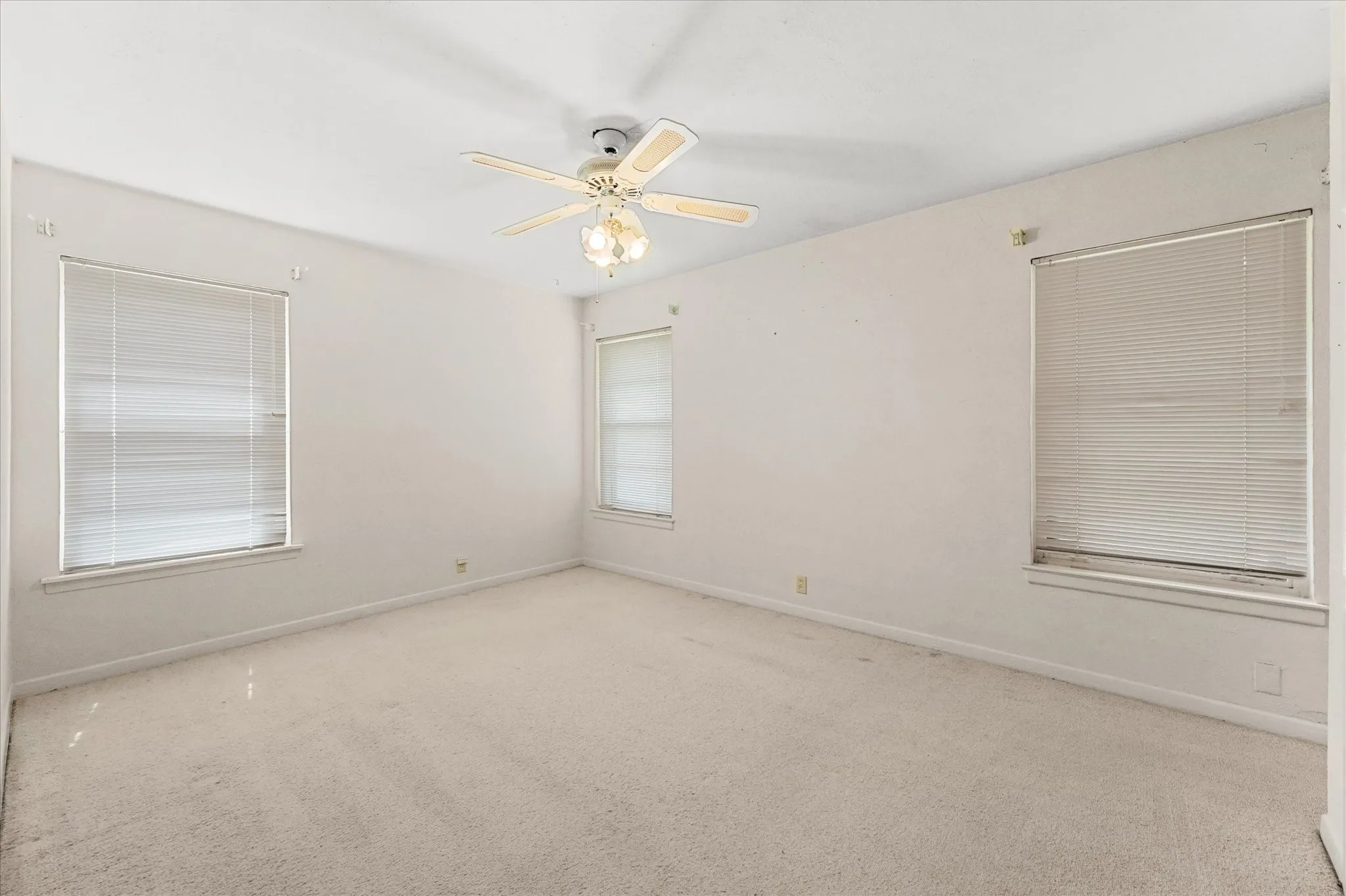 Single Family Residence For Sale in Dallas County , 849 Berkinshire Drive, Dallas, Texas 75218, 3 Bedroom, 2 Bathroom, Garage spaces, 1,426 Sqft, built in 1954, mls#21324382, Real Estate Agent in Dallas, Homes For Sale in Dallas county, Homes For Sale in Dallas, Realtor in Dallas Texas, Real Estate Brokerage Independent Realty Texas, Luminita Cordes Realtor