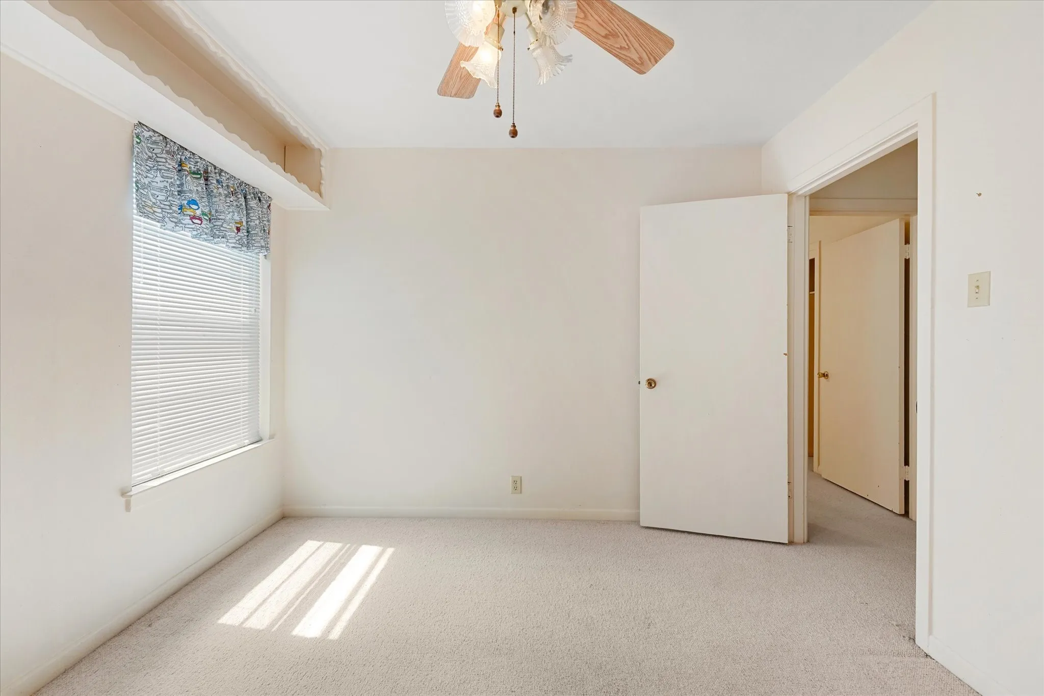 Single Family Residence For Sale in Dallas County , 849 Berkinshire Drive, Dallas, Texas 75218, 3 Bedroom, 2 Bathroom, Garage spaces, 1,426 Sqft, built in 1954, mls#21324382, Real Estate Agent in Dallas, Homes For Sale in Dallas county, Homes For Sale in Dallas, Realtor in Dallas Texas, Real Estate Brokerage Independent Realty Texas, Luminita Cordes Realtor