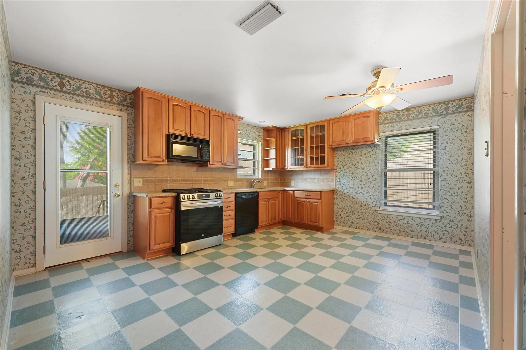 Single Family Residence For Sale in Dallas County , 849 Berkinshire Drive, Dallas, Texas 75218, 3 Bedroom, 2 Bathroom, Garage spaces, 1,426 Sqft, built in 1954, mls#21324382, Real Estate Agent in Dallas, Homes For Sale in Dallas county, Homes For Sale in Dallas, Realtor in Dallas Texas, Real Estate Brokerage Independent Realty Texas, Luminita Cordes Realtor