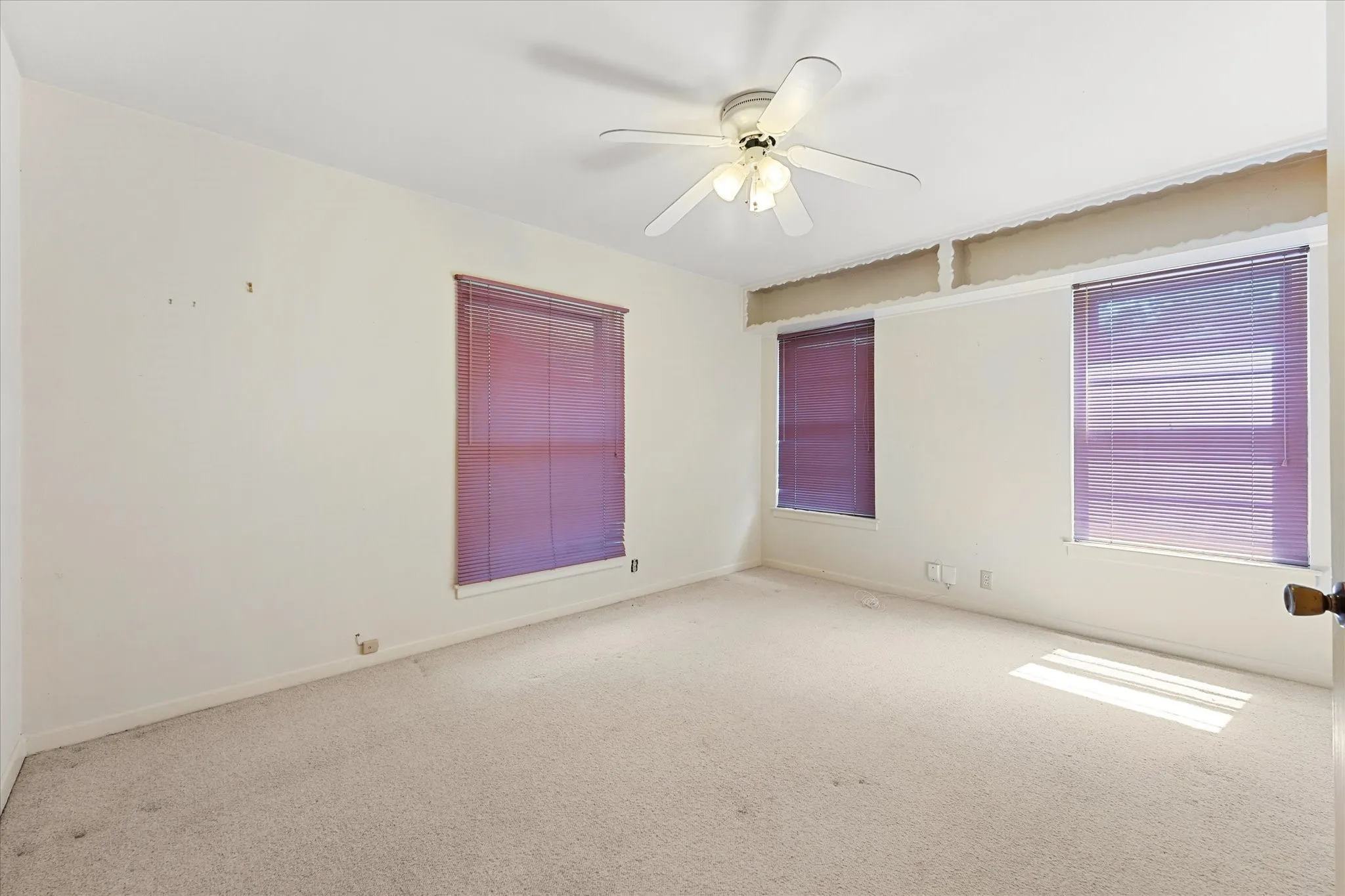 Single Family Residence For Sale in Dallas County , 849 Berkinshire Drive, Dallas, Texas 75218, 3 Bedroom, 2 Bathroom, Garage spaces, 1,426 Sqft, built in 1954, mls#21324382, Real Estate Agent in Dallas, Homes For Sale in Dallas county, Homes For Sale in Dallas, Realtor in Dallas Texas, Real Estate Brokerage Independent Realty Texas, Luminita Cordes Realtor