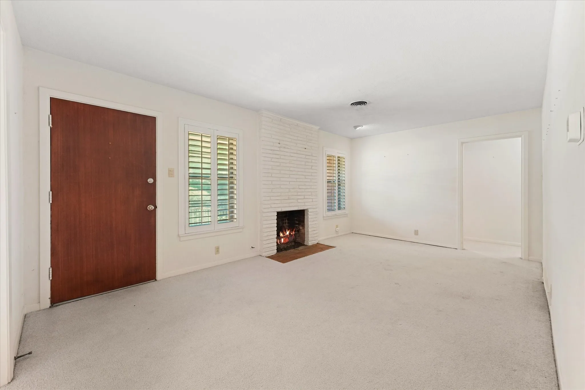 Single Family Residence For Sale in Dallas County , 849 Berkinshire Drive, Dallas, Texas 75218, 3 Bedroom, 2 Bathroom, Garage spaces, 1,426 Sqft, built in 1954, mls#21324382, Real Estate Agent in Dallas, Homes For Sale in Dallas county, Homes For Sale in Dallas, Realtor in Dallas Texas, Real Estate Brokerage Independent Realty Texas, Luminita Cordes Realtor