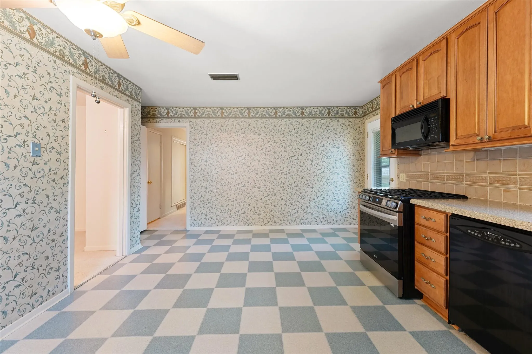 Single Family Residence For Sale in Dallas County , 849 Berkinshire Drive, Dallas, Texas 75218, 3 Bedroom, 2 Bathroom, Garage spaces, 1,426 Sqft, built in 1954, mls#21324382, Real Estate Agent in Dallas, Homes For Sale in Dallas county, Homes For Sale in Dallas, Realtor in Dallas Texas, Real Estate Brokerage Independent Realty Texas, Luminita Cordes Realtor