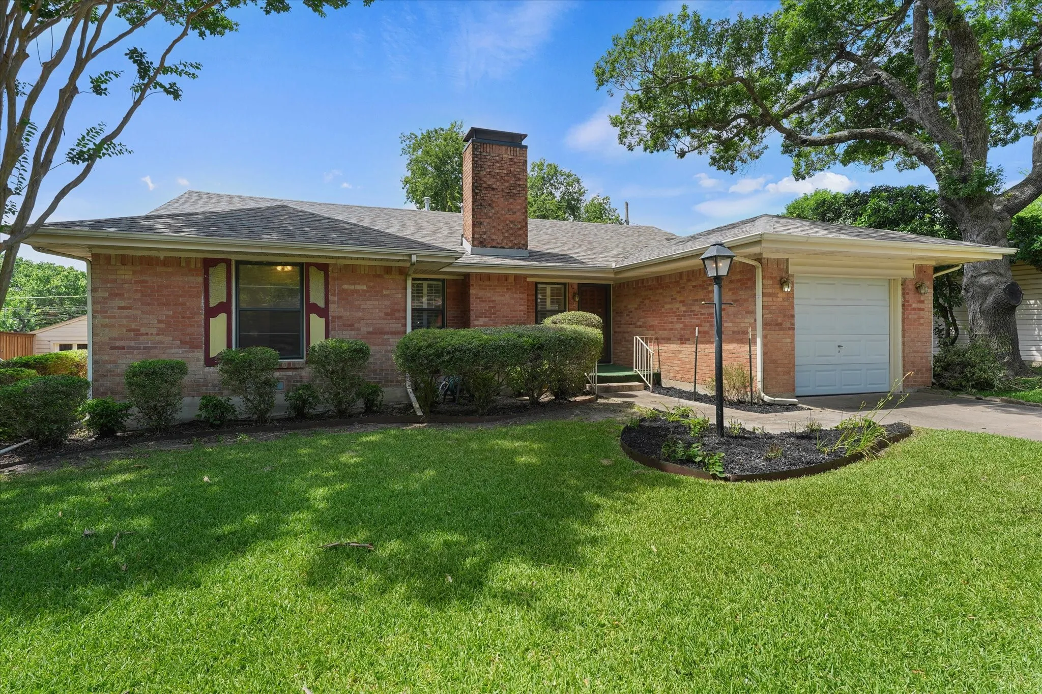 Single Family Residence For Sale in Dallas County , 849 Berkinshire Drive, Dallas, Texas 75218, 3 Bedroom, 2 Bathroom, Garage spaces, 1,426 Sqft, built in 1954, mls#21324382, Real Estate Agent in Dallas, Homes For Sale in Dallas county, Homes For Sale in Dallas, Realtor in Dallas Texas, Real Estate Brokerage Independent Realty Texas, Luminita Cordes Realtor