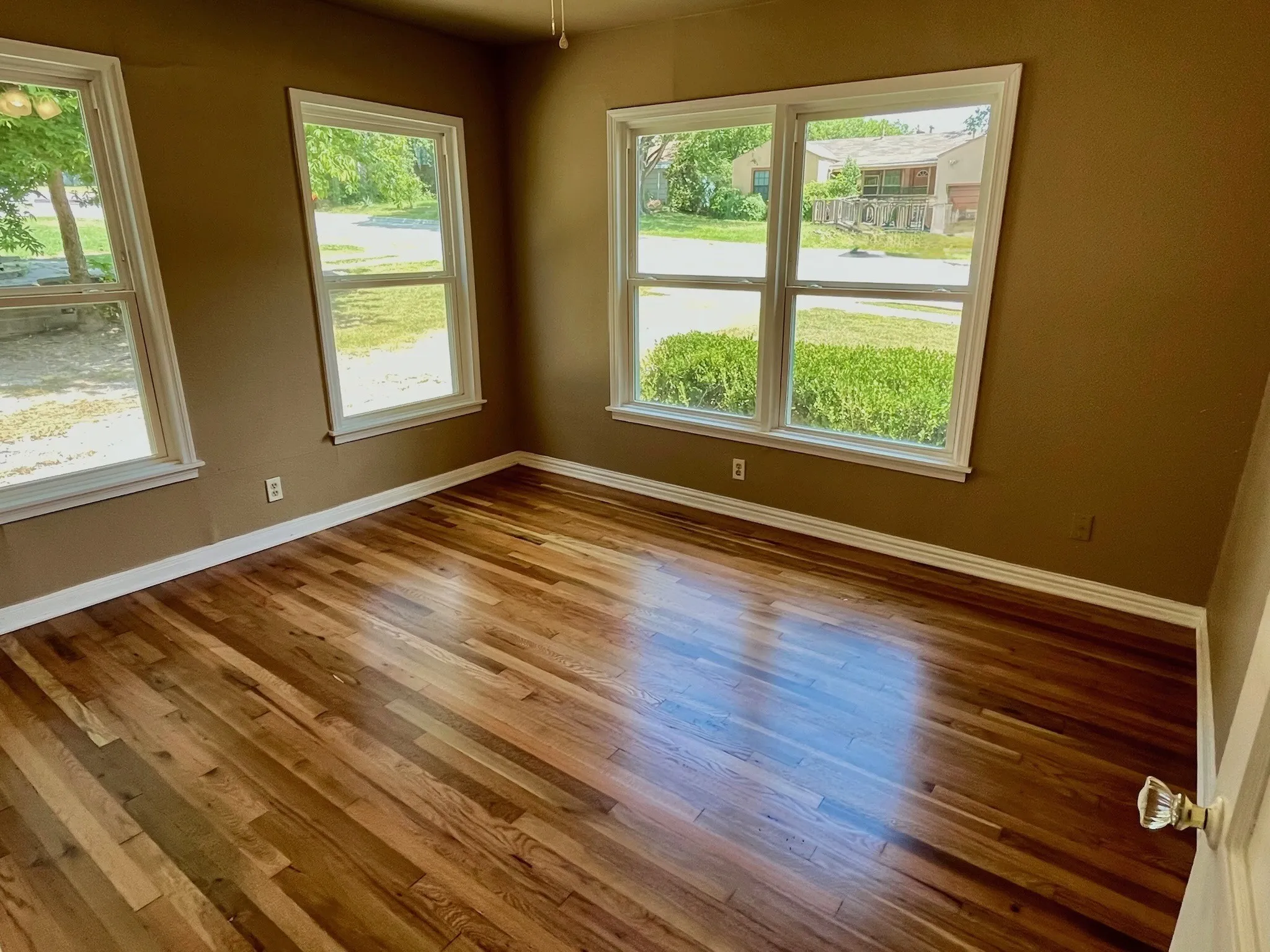 Single Family Residence For Sale in Tarrant County , 7412 Davenport Avenue, Fort Worth, Texas 76116, 2 Bedroom, 1 Bathroom, 1 Garage spaces, 897 Sqft, built in 1947, mls#21324495, Real Estate Agent in Fort Worth, Homes For Sale in Tarrant county, Homes For Sale in Fort Worth, Realtor in Fort Worth Texas, Real Estate Brokerage Independent Realty Texas, Luminita Cordes Realtor
