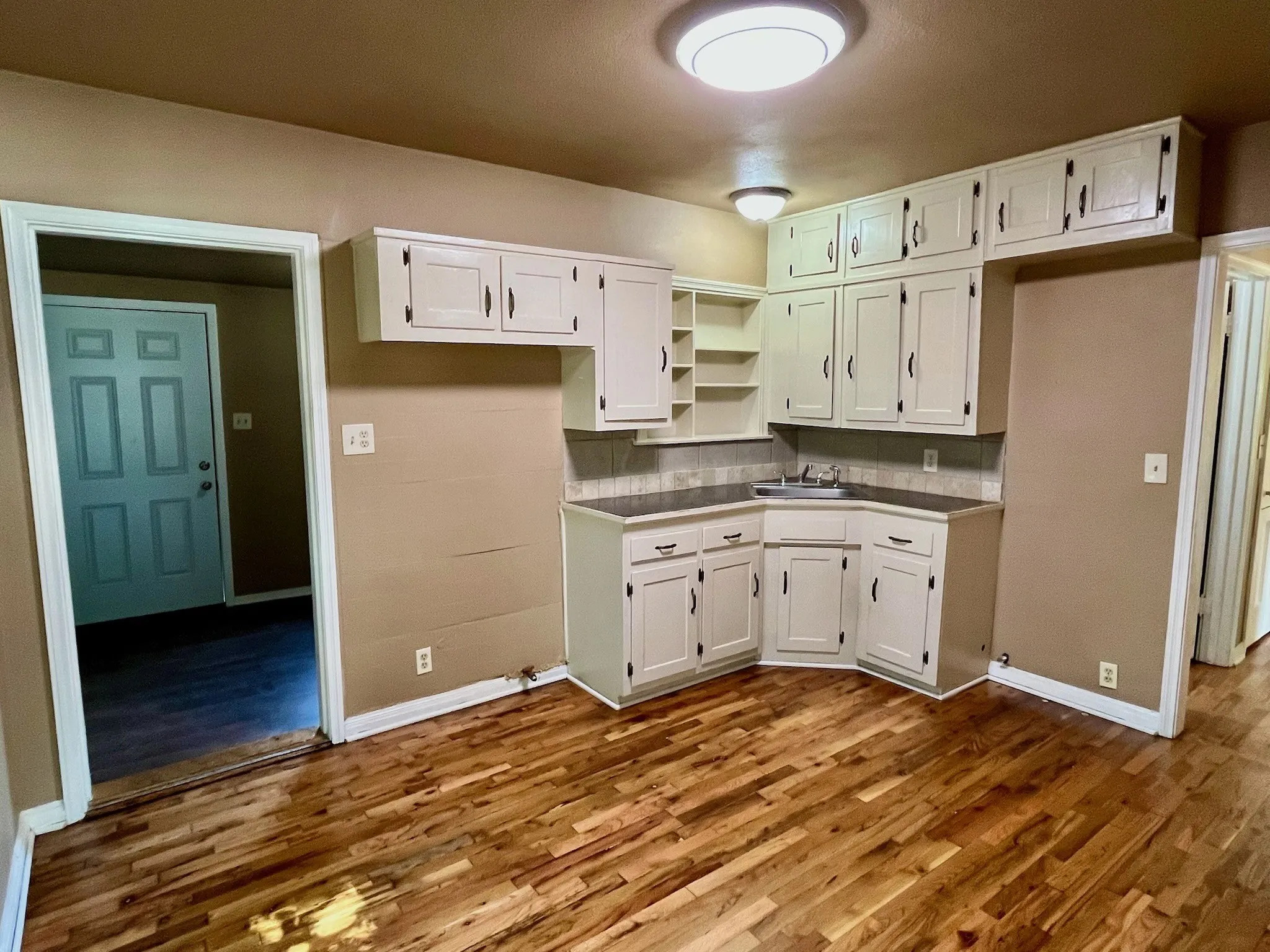 Single Family Residence For Sale in Tarrant County , 7412 Davenport Avenue, Fort Worth, Texas 76116, 2 Bedroom, 1 Bathroom, 1 Garage spaces, 897 Sqft, built in 1947, mls#21324495, Real Estate Agent in Fort Worth, Homes For Sale in Tarrant county, Homes For Sale in Fort Worth, Realtor in Fort Worth Texas, Real Estate Brokerage Independent Realty Texas, Luminita Cordes Realtor