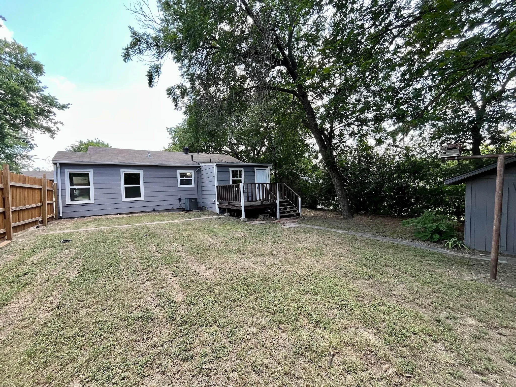 Single Family Residence For Sale in Tarrant County , 7412 Davenport Avenue, Fort Worth, Texas 76116, 2 Bedroom, 1 Bathroom, 1 Garage spaces, 897 Sqft, built in 1947, mls#21324495, Real Estate Agent in Fort Worth, Homes For Sale in Tarrant county, Homes For Sale in Fort Worth, Realtor in Fort Worth Texas, Real Estate Brokerage Independent Realty Texas, Luminita Cordes Realtor